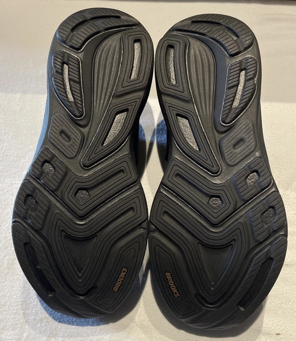 Brooks Revel 8 Women’s Size 6.5 Black/Rose Gold Running Shoes