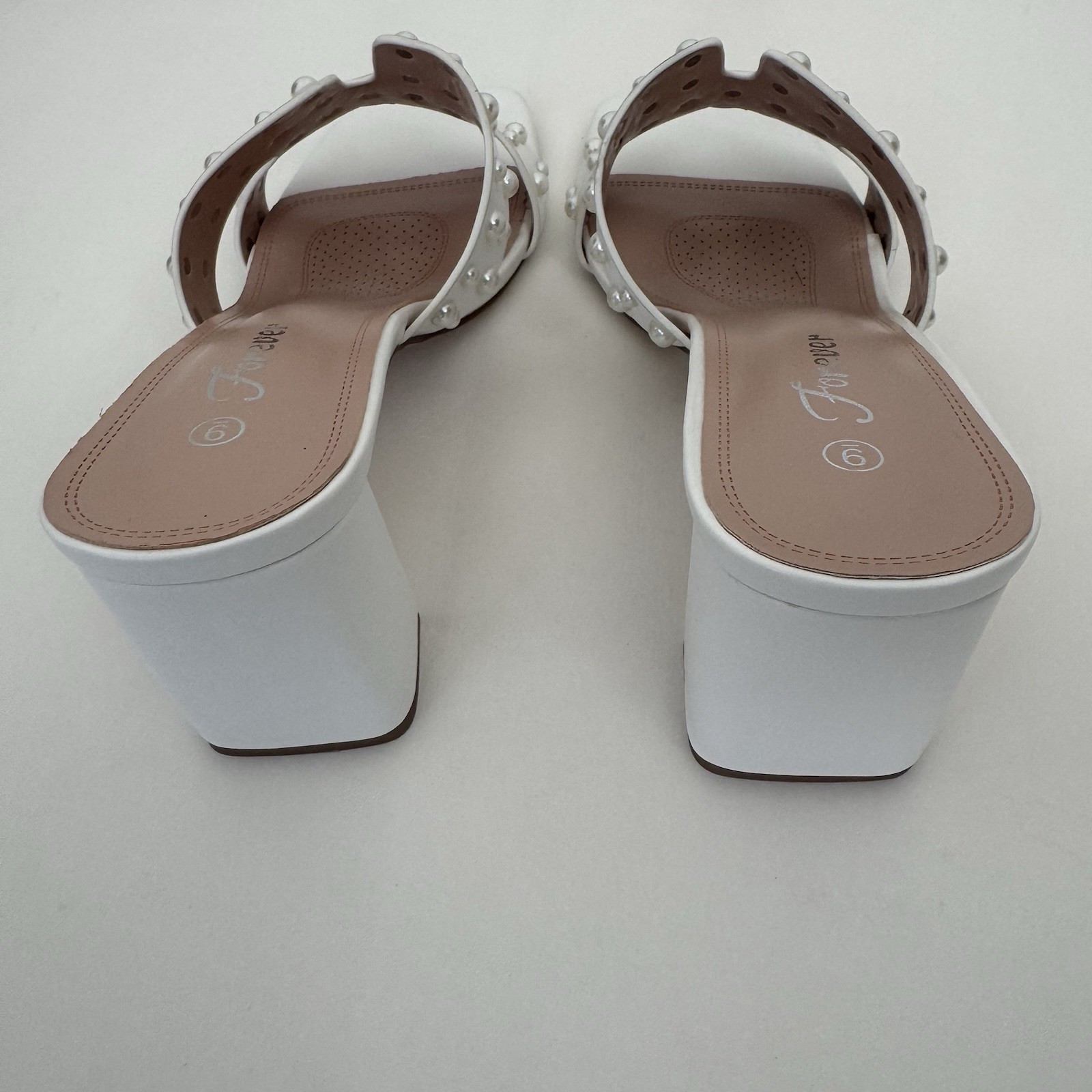 Forever Sandals Women’s 9 Pearl Studded White Slip On Slides Baby Showers New