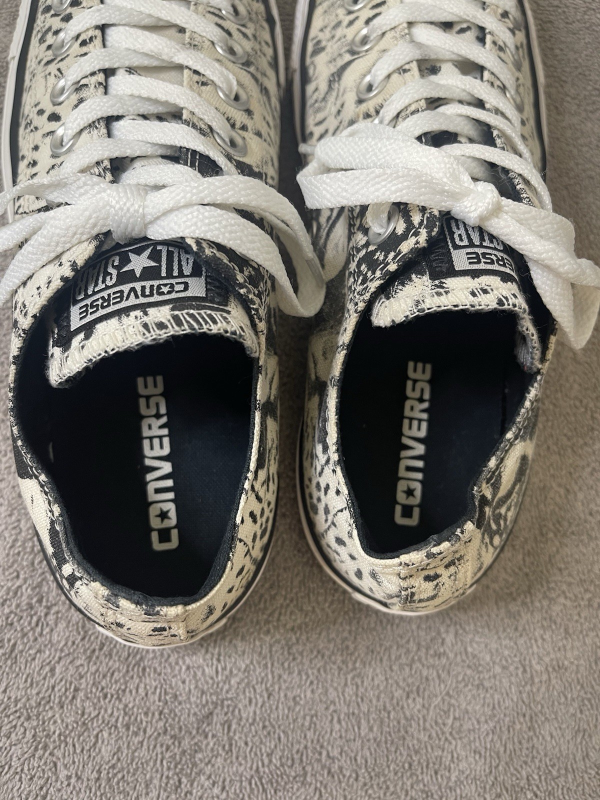Converse Chuck Taylor All star Womens Size 9 Black White Print