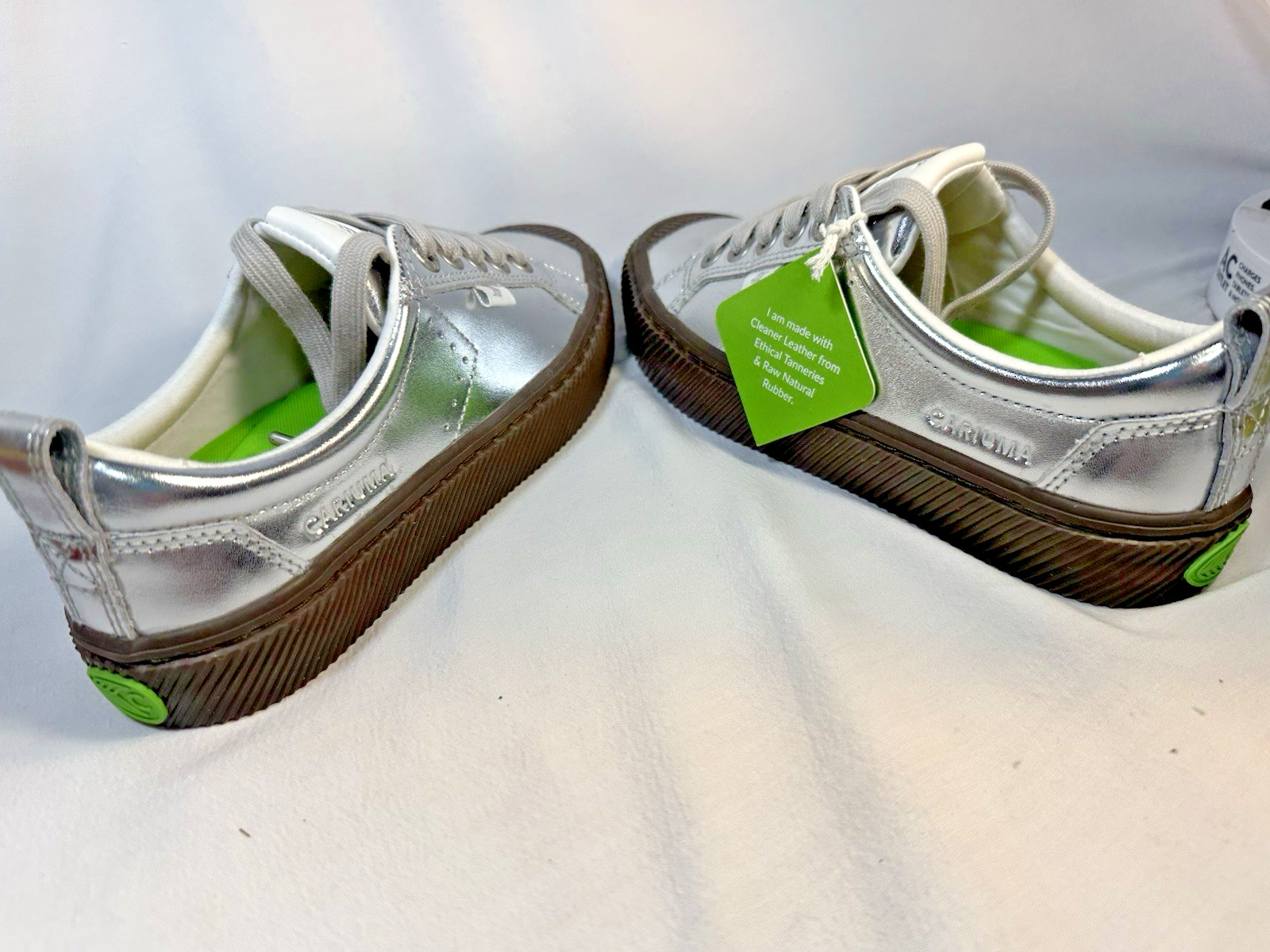 Cariuma OCA Low Sneakers Women’s 5/Men’s 3.5 Silver Leather Comfort Shoes NWT