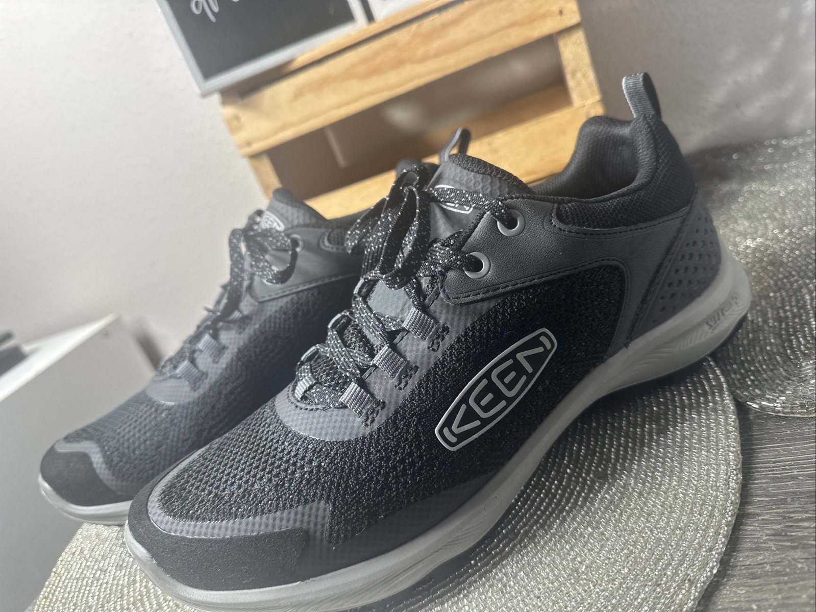 KEEN Terradora Speed Hiking Black Women’s Sneakers 9.5/40 PreOwned EUC-MINT