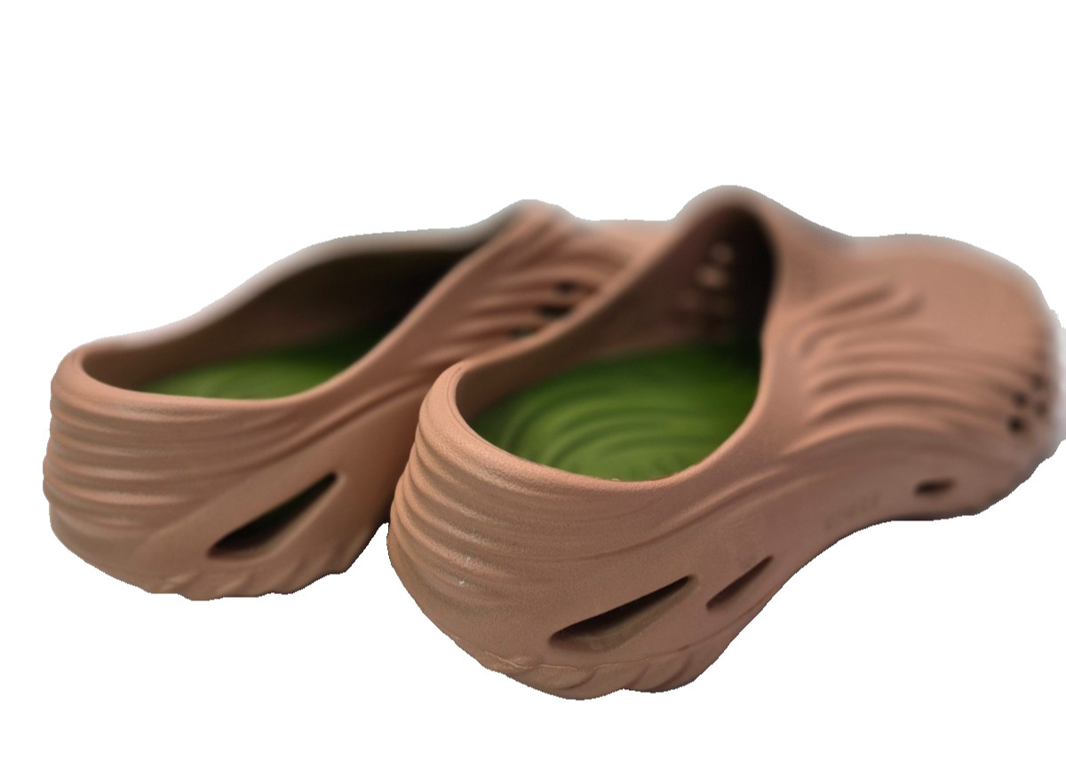 Crocs Unisex-Adult Pull-On Echo Wave Clogs, Cork Brown, M10 | W12