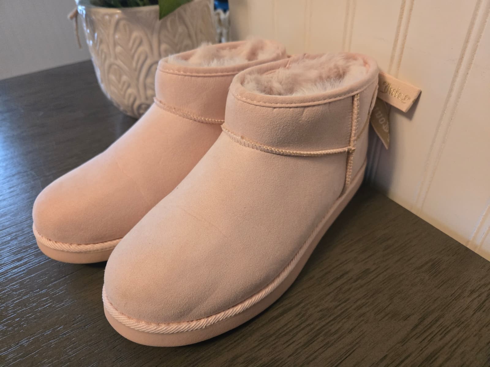 Juicy Couture Olden Pink Faux Fur Lined Mini Ankle Boots Women’s Size 7