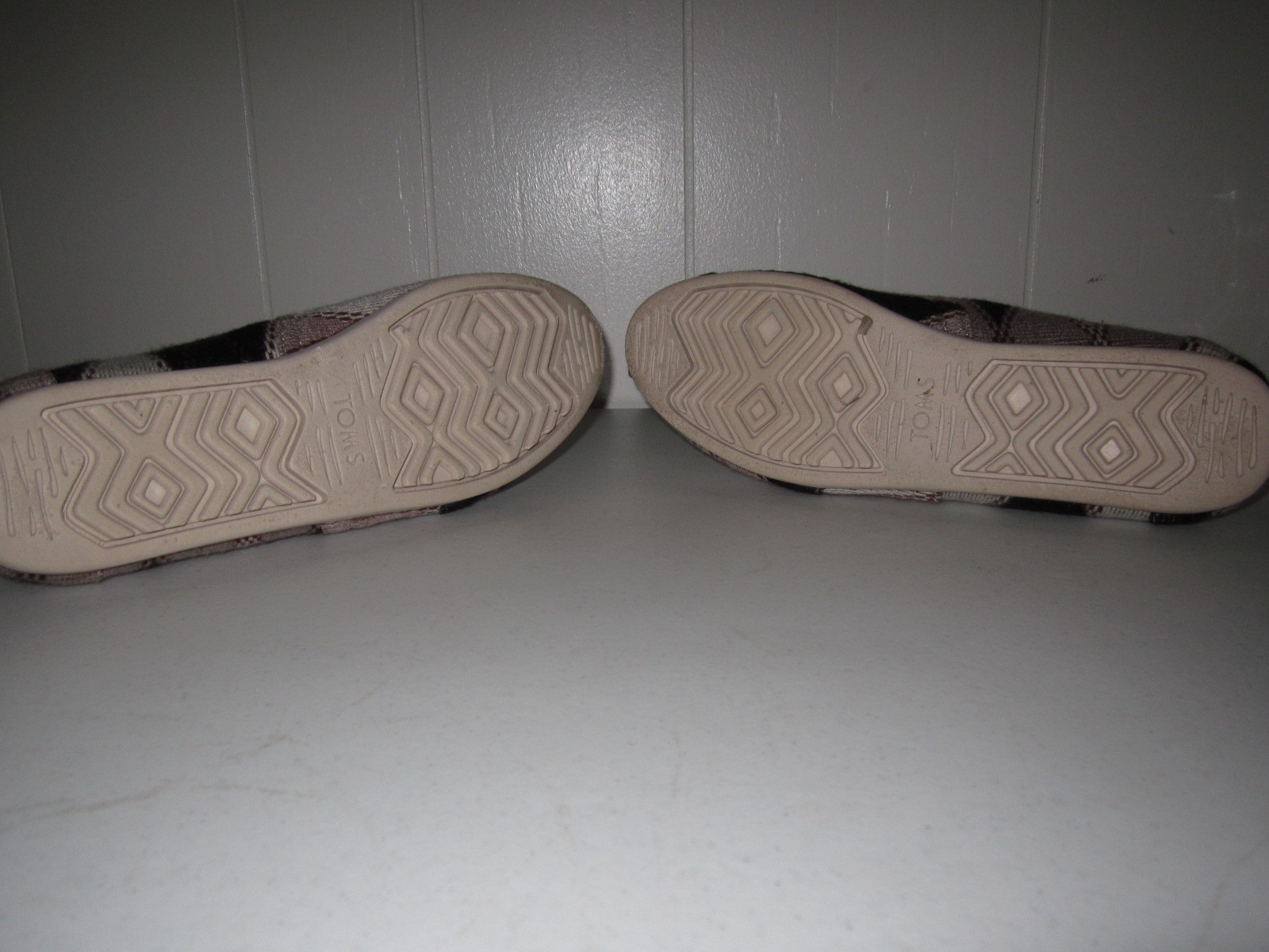TOMS Women’s Size 9 Flannel Plaid Faux Slip-on Comfort Shoe Worn One Time!!
