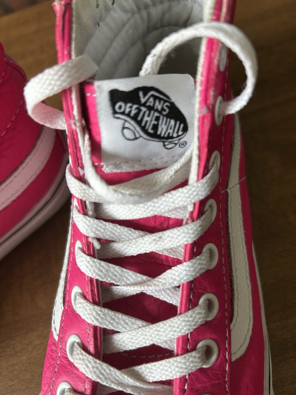 Vans Sk8-Hi Hot Pink Leather High-Tops – Women’s 5 / Men’s 3.5