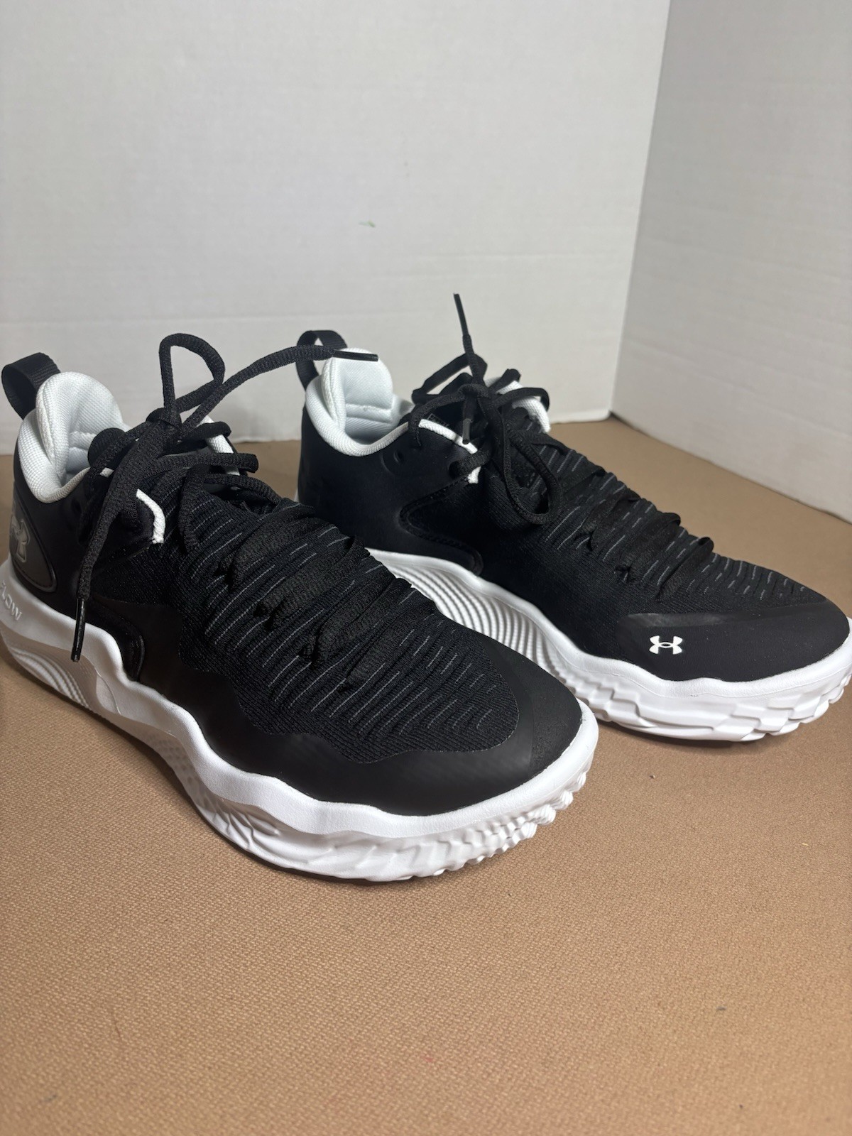 3027084 Under Armour Women’s Flow Ace Low Volleyball Shoes Black Size 10 NIB New