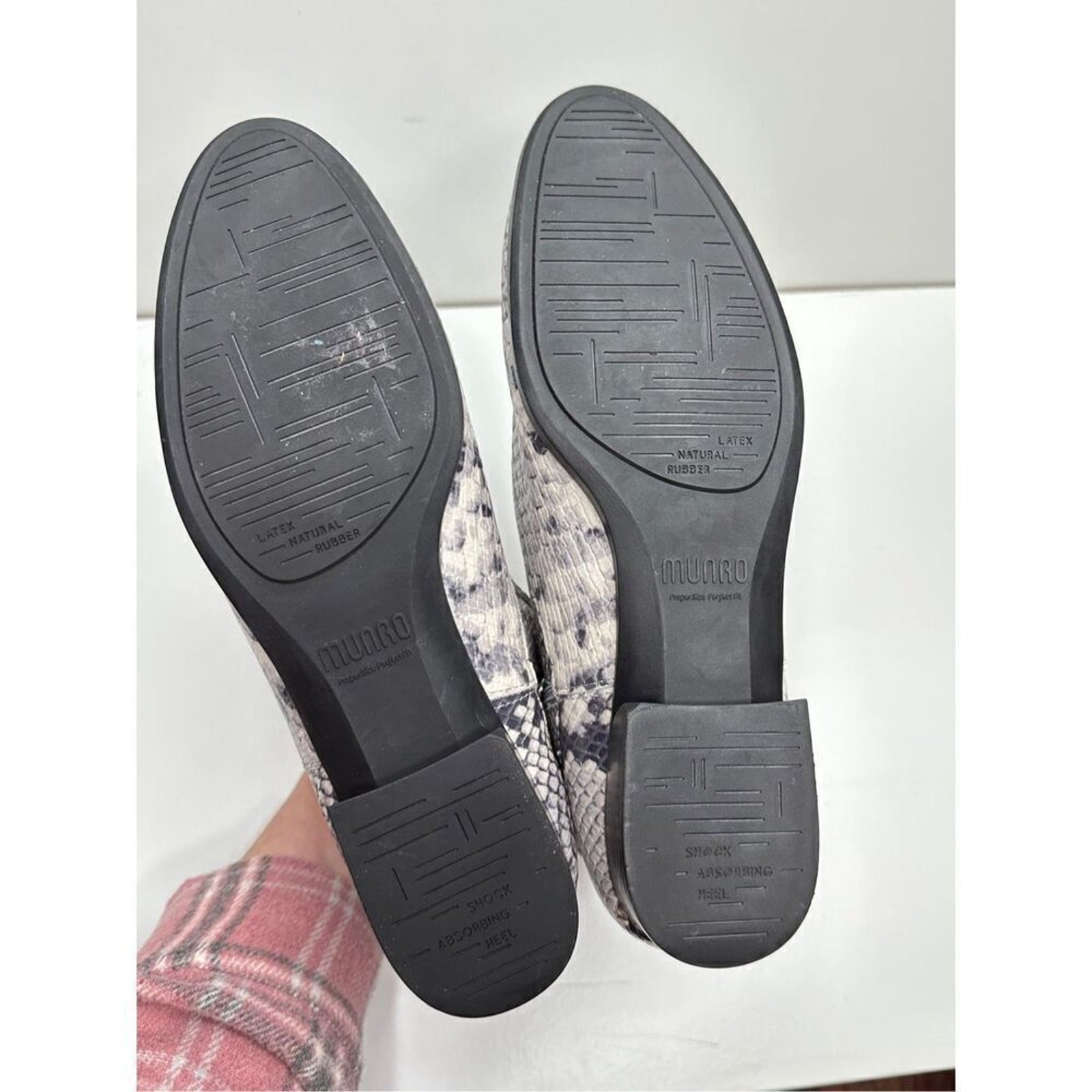 Munro Boots Cate Chelsea Women’s Size 8.5 Snake Print Side Zip Water Resistant