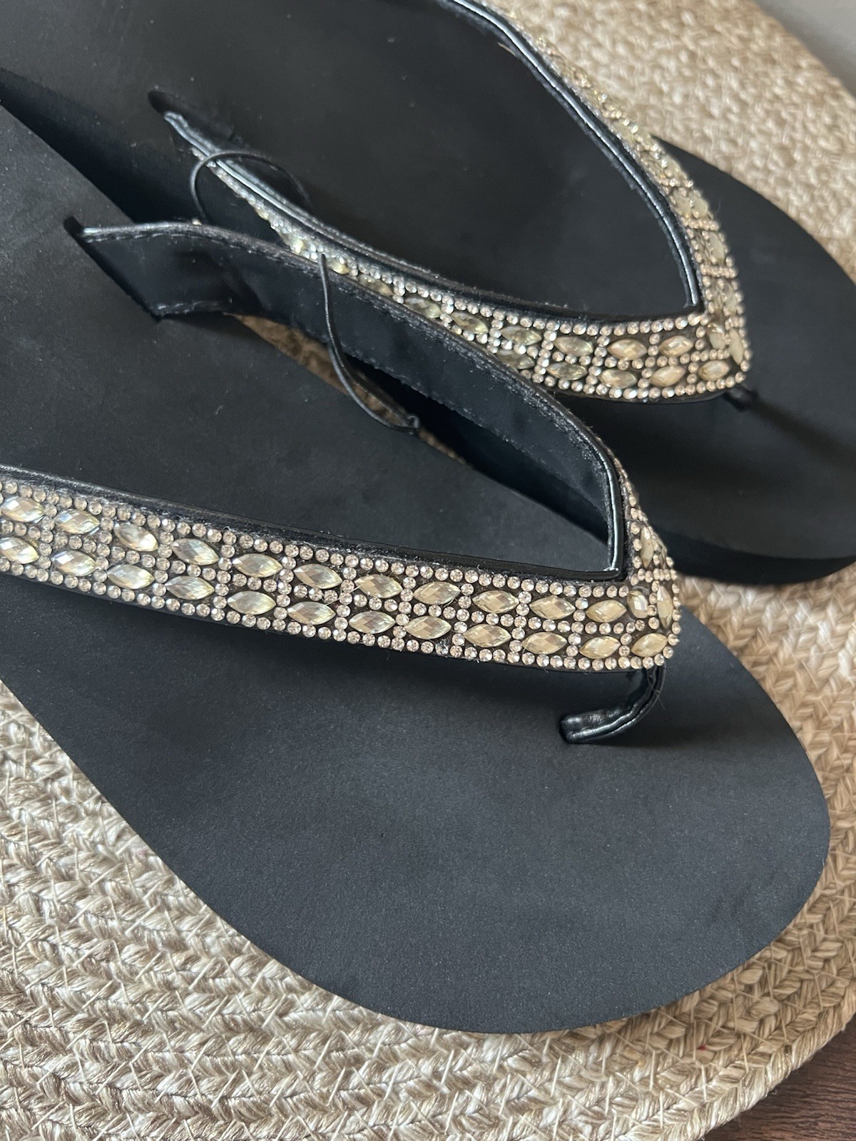 Women’s Black Rhinestone Flip Flop Sandals Slip On Synthetic Upper Size 9-10