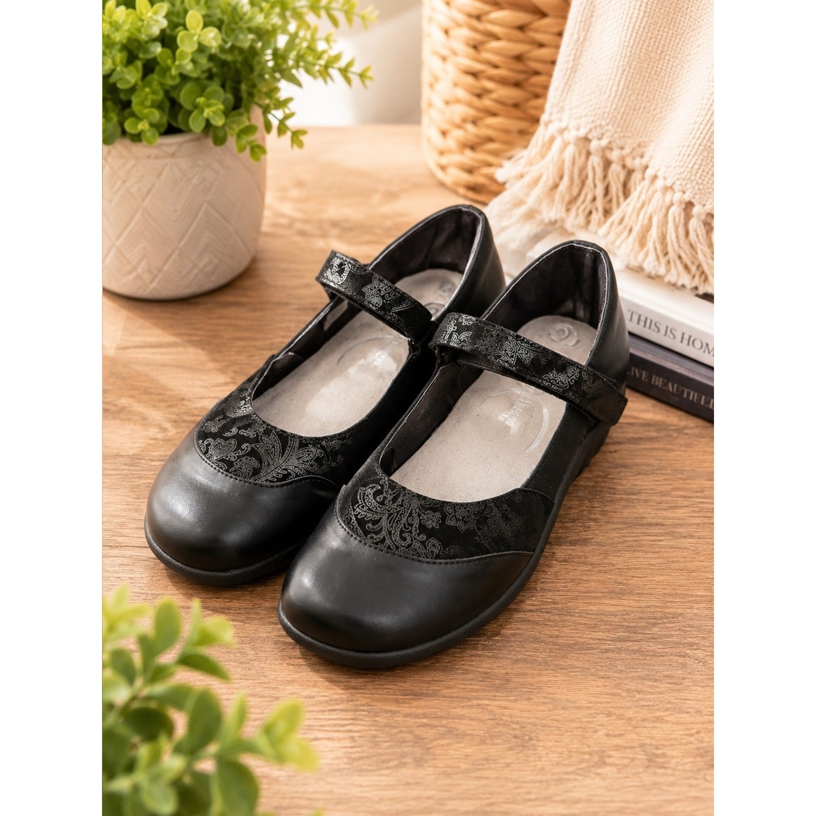Naot Black Paisley Mary Jane Comfort Flats Leather Hook&Loop Size US 8 -8.5 (39)