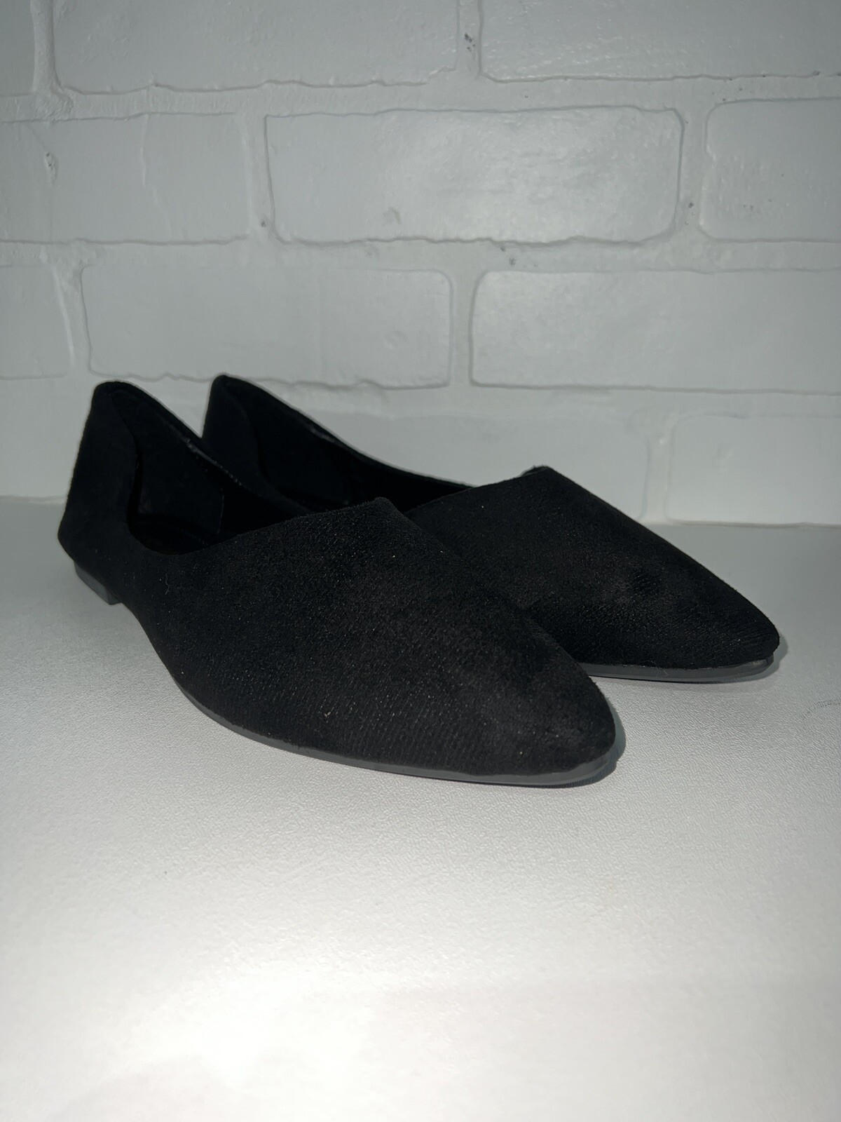 New In Box Minimalist Suedette Point Toe Ballet Flats Black Professional Sz US10