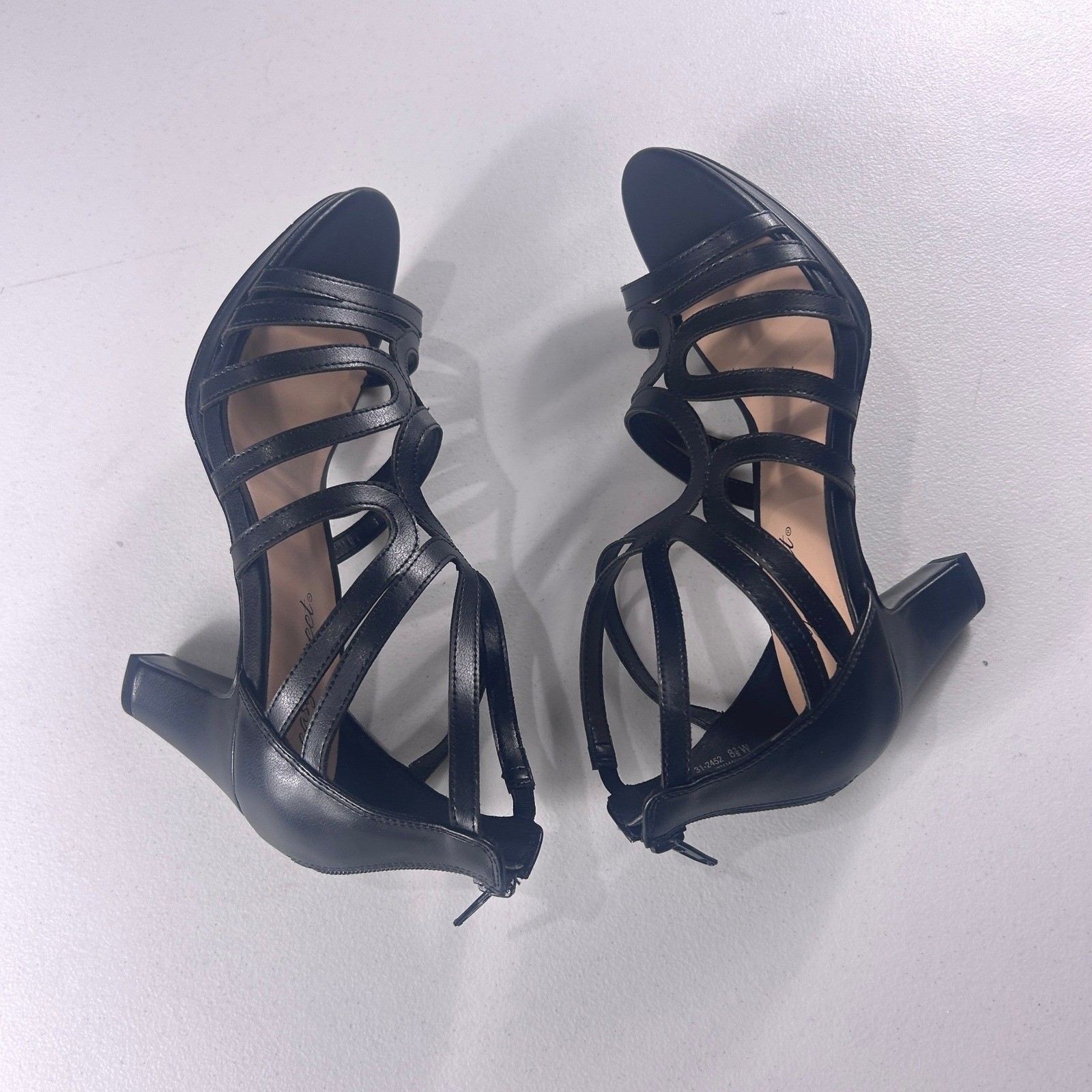 Easy Street Mens 8.5W Black Strappy Block Heel Caged Sandals 31-2452