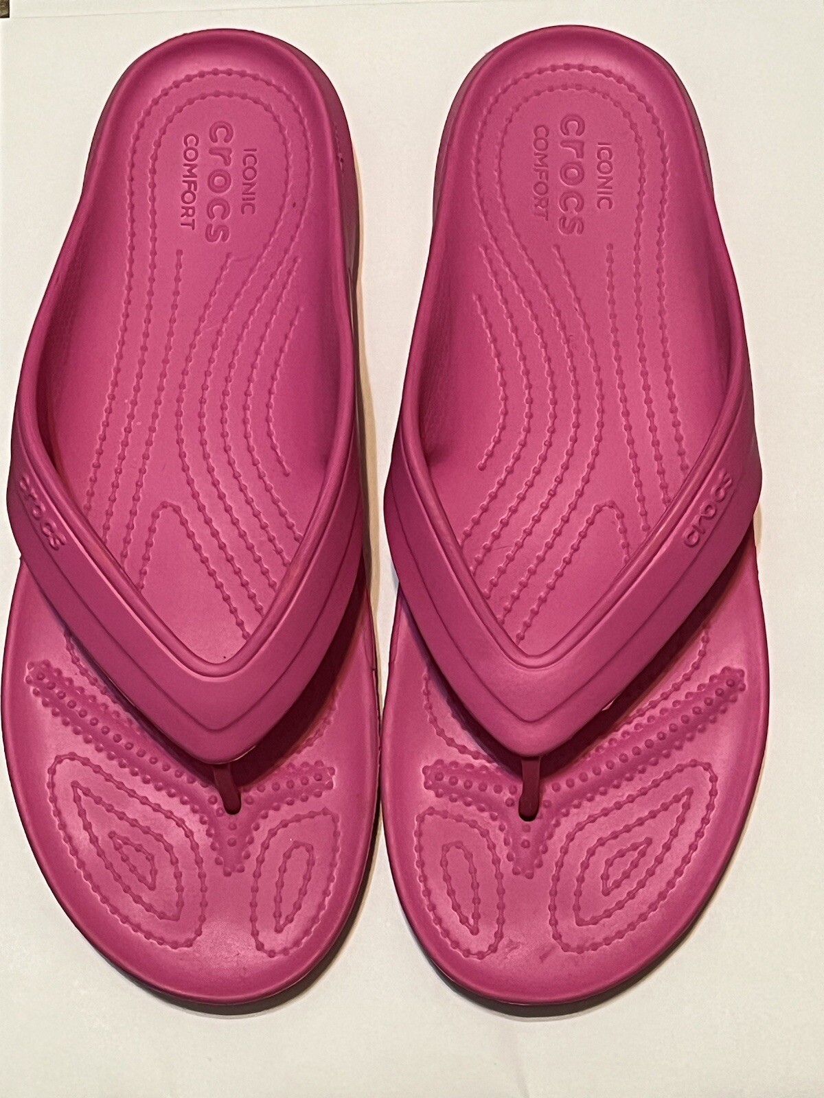 Crocs Hot Pink Flip Flop Sandals – EUC Size 10 Women/8 Men – Pool/Summer/Fun