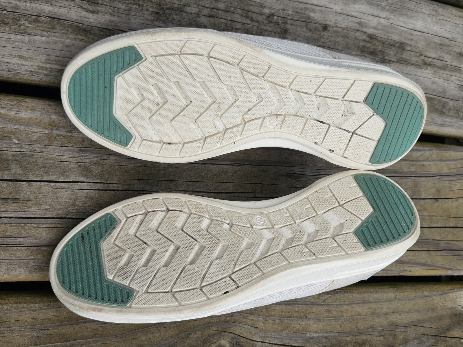 Hurley Castaic Womens Colorful & Functional Casual Fashion Sneaker Shoe Beige 10