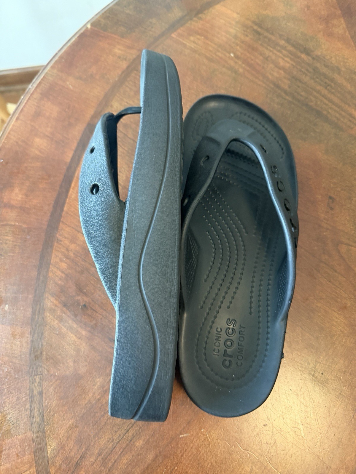 Crocs Women’s Baya Black Flip Flops Chunky Platform Sandals Women’s Size 9
