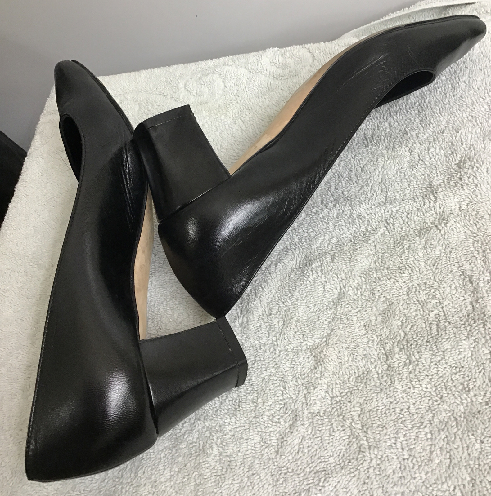 Manolo Blahnik Low Heel Black Leather Pump Semi Round Toe Size 35.5