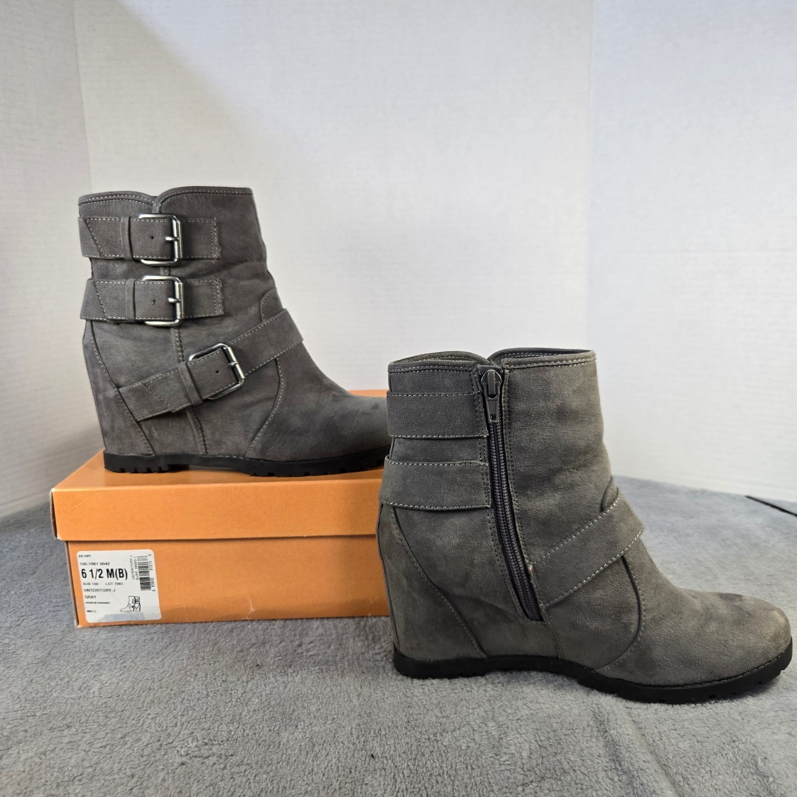 Unisa Unteritory-J Gray Wedge Ankle Boots Triple Buckle Faux Suede Womens 6.5 M