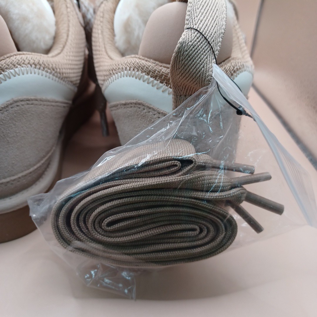 UGG Womens Lowmel Shoes In Sand Size 11 US