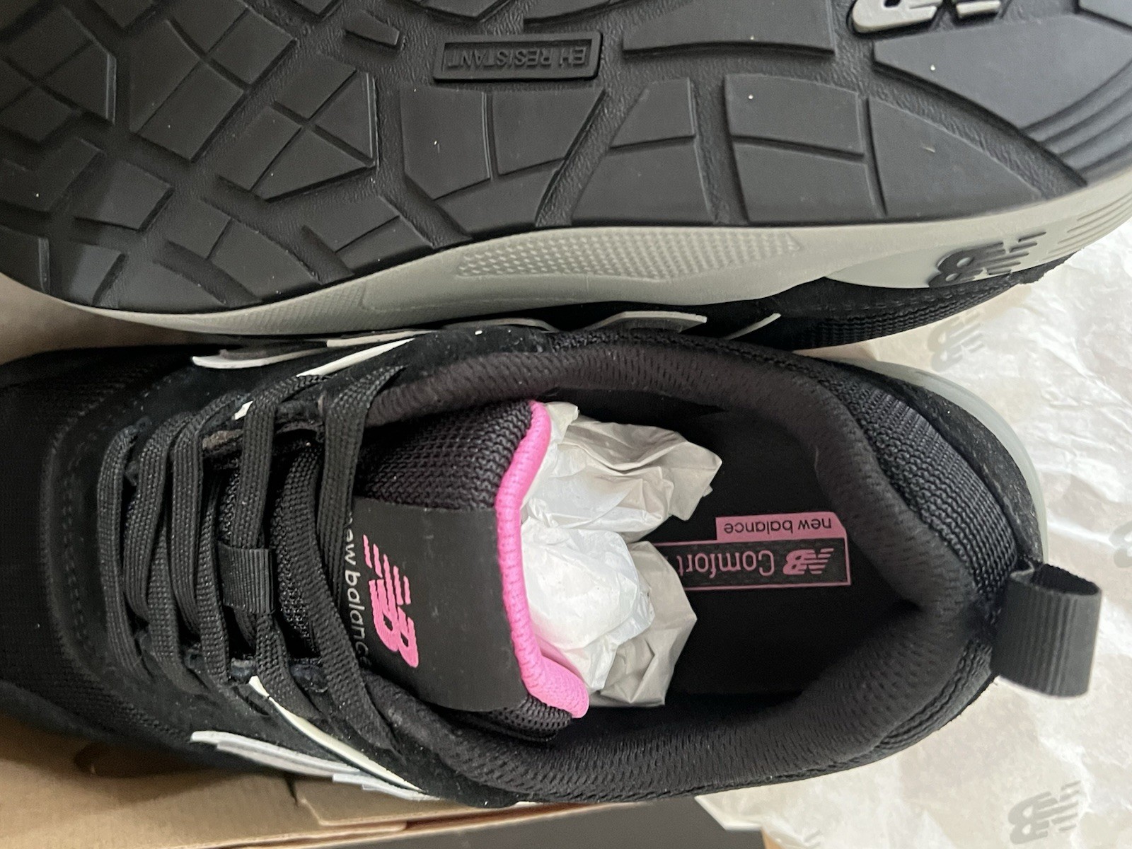 BRAND NEW – New Balance Sneakers