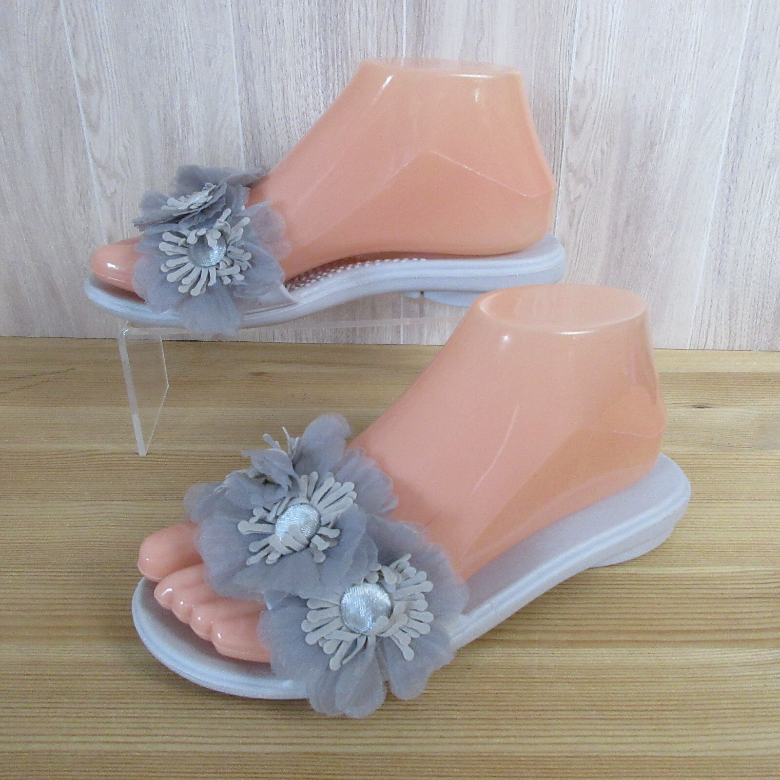 Oka-B Catalina Womens size 5.5, 6, 6.5 Gray Floral Flip Flops Slide Sandals
