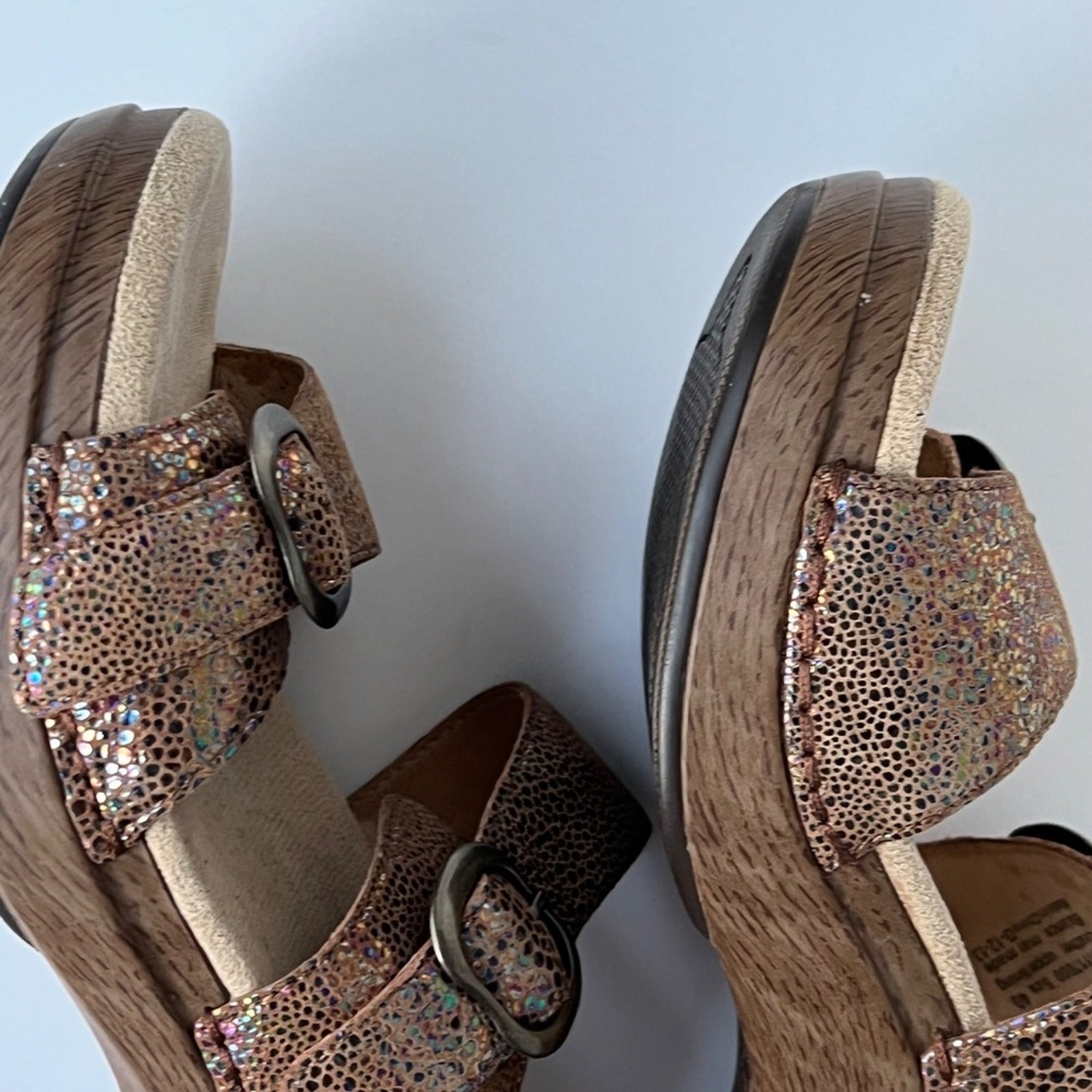 Dansko Sandals 9.5 Wedges 9.5 40 Clogs Iridescent Neutral Comfort Heels Arch