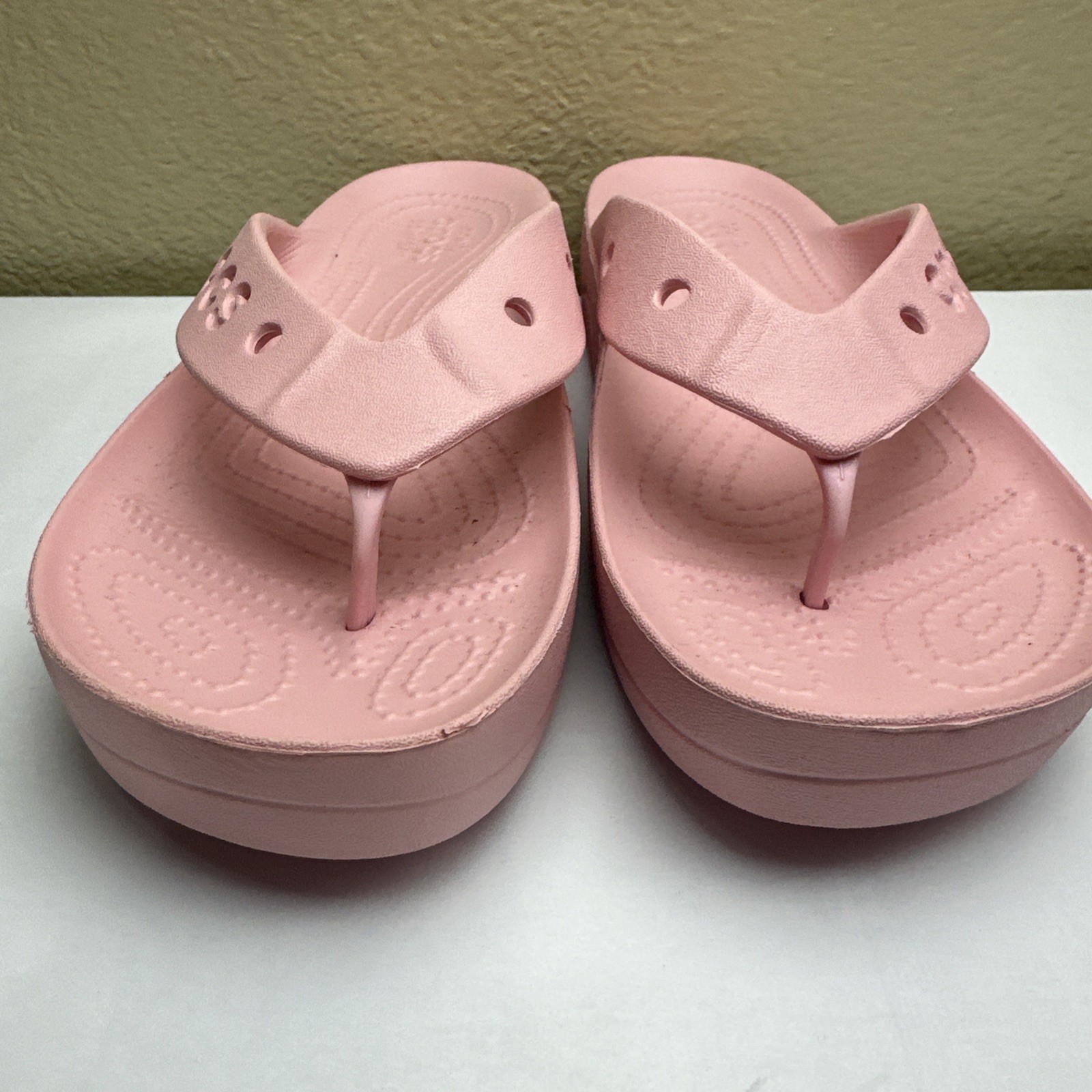 NEW Crocs Baya Platform Flip Pink Platform Flip Flops Womens US 9 Iconic Comfort