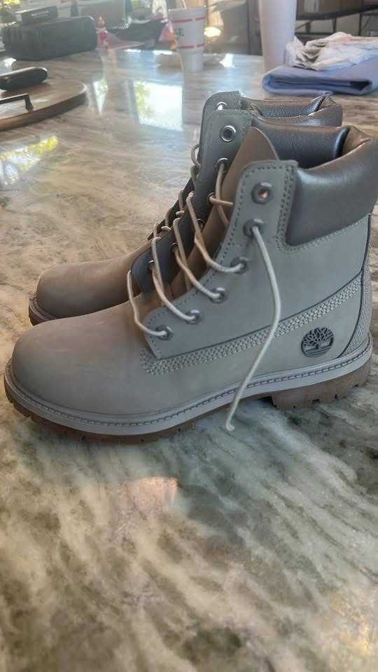 Women’s Timberland Waterproof Boot Size 7.5 Grey