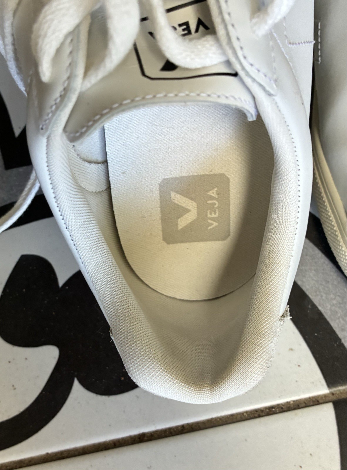 VEJA Low Esplar Leather Lace-Up Sneakers | White Great Condition Womens 9 EUC