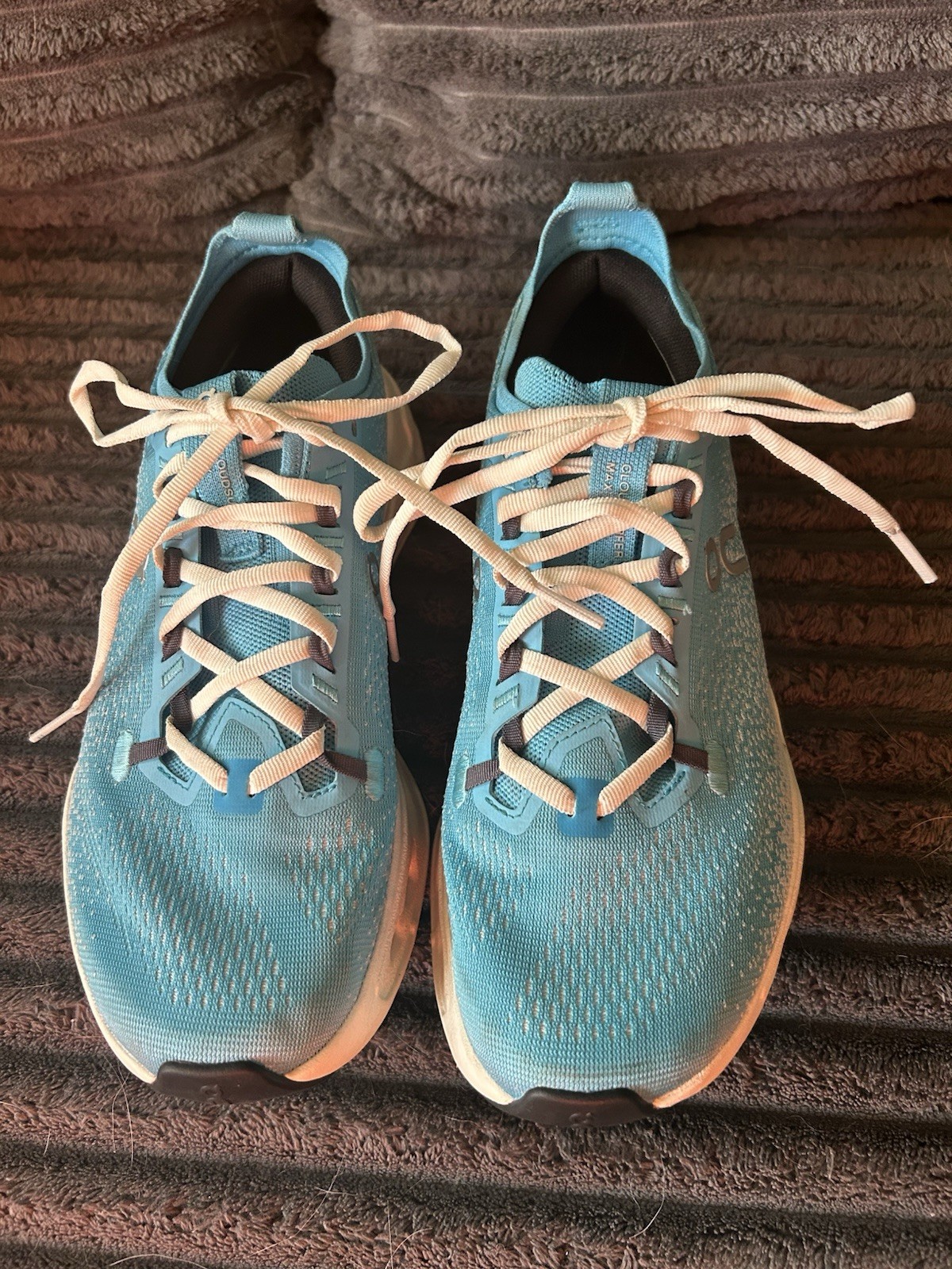 On Cloudsurfer Max women’s running shoes. Size 8.5.