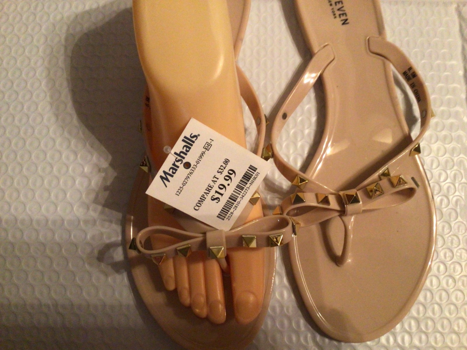 STEVEN New York Deevan Bow Beige w/Gold Studs Sandals Flip Flops Sz 8.5 NWT