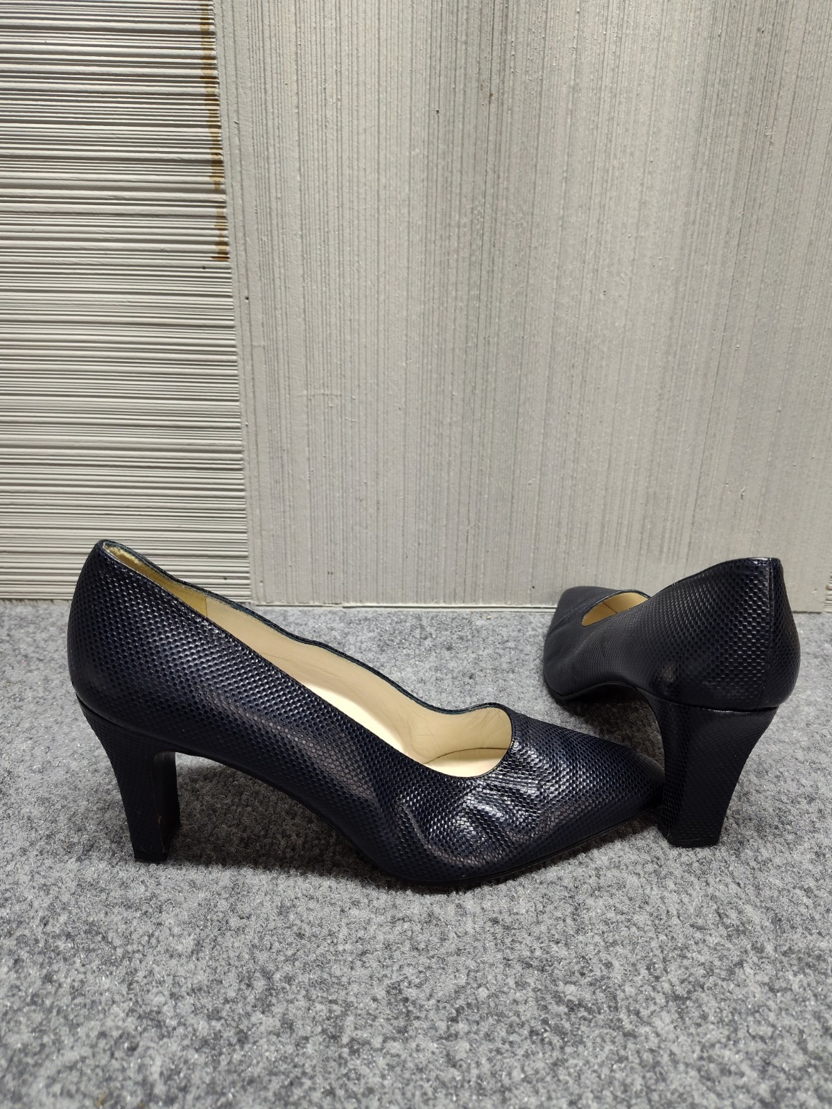 Stuart Weitzman Women Pump Shoe 8B Black Leather Slip On Formal Business Office