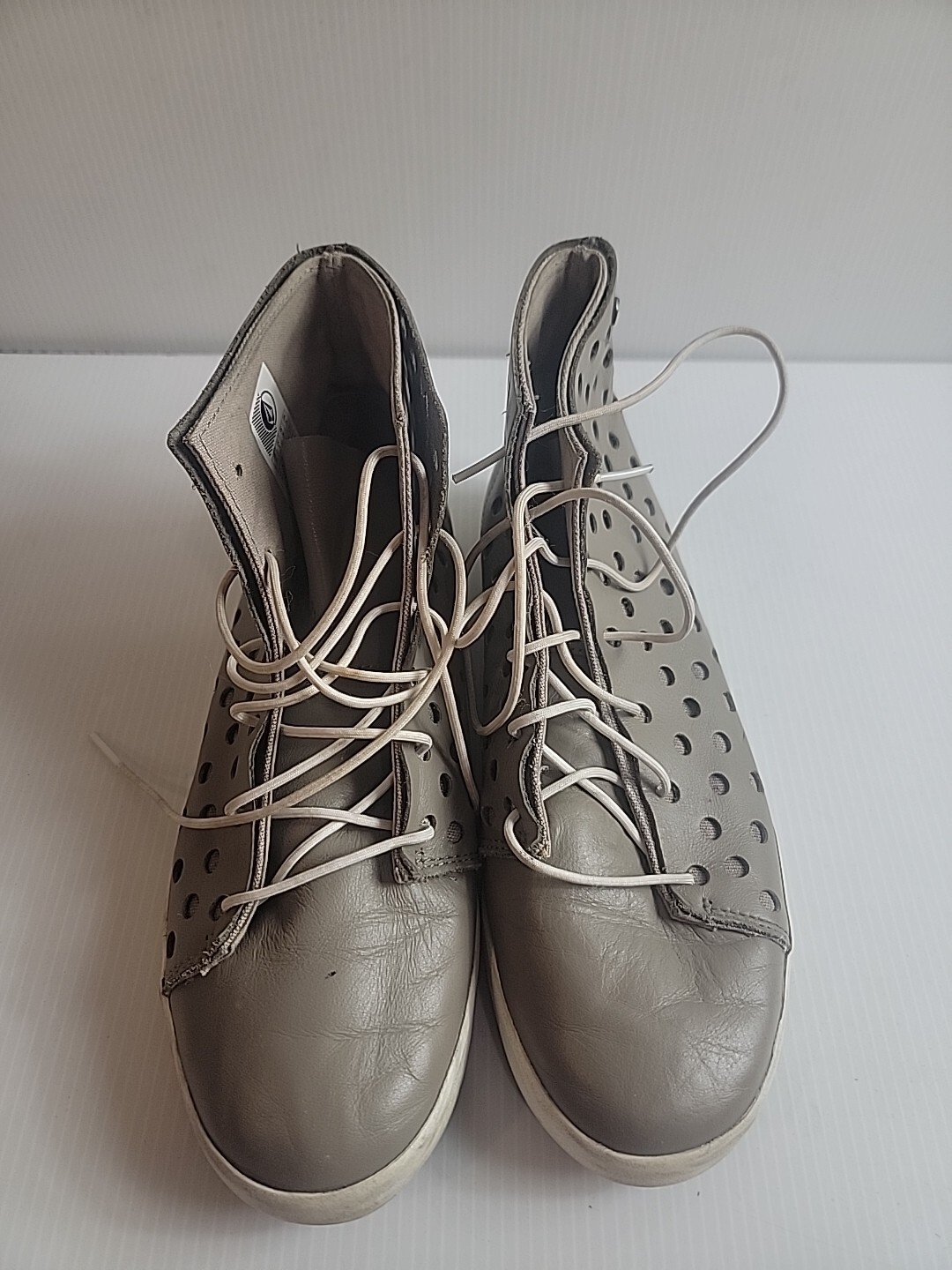Volcom Heather Gray Leather High Top Perforated Sz 7.5