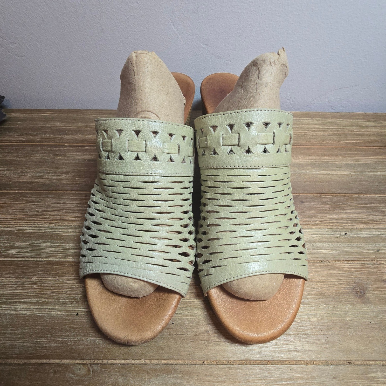 Spring Step L’Artiste Sage Green Leather Laser Cut Woven Block Heel Mules 41