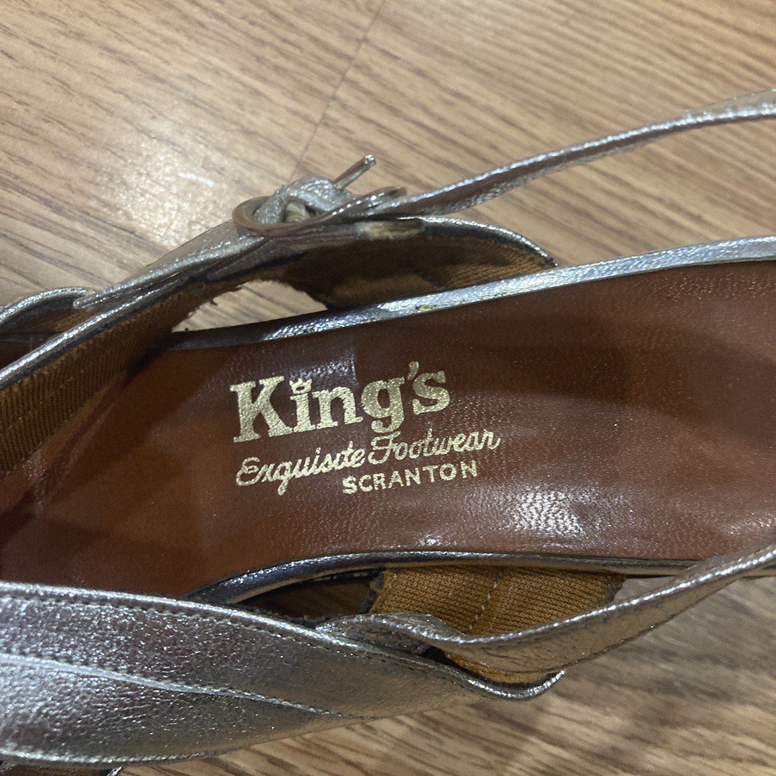 King’s Exquisite Footwear Scranton Faux Leather Silver Color Sandals Size 8.5