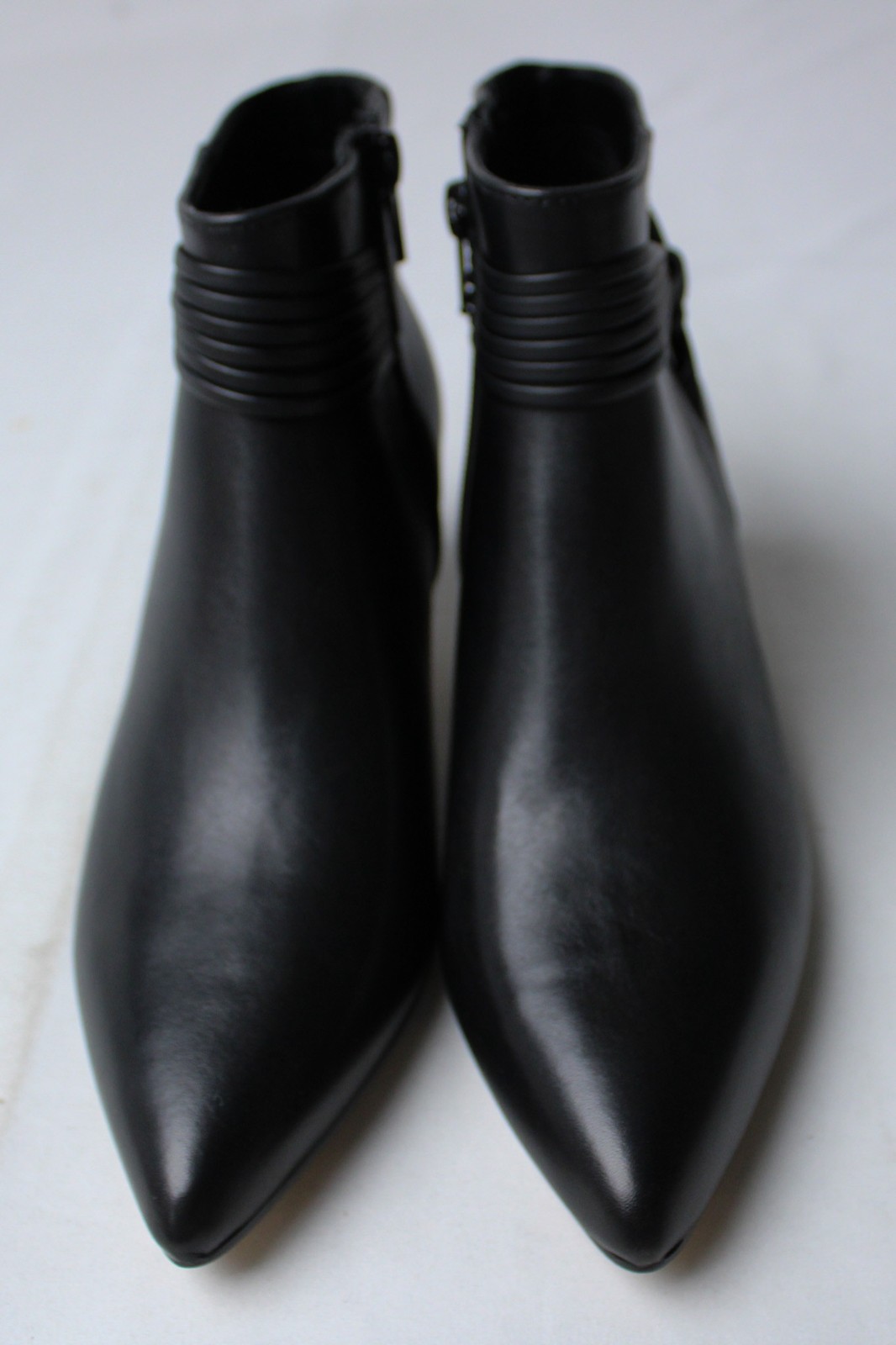 Bella Vita Women’s Jani Pointed Toe Zippered Booties CD4 Black Leather US:6.5M