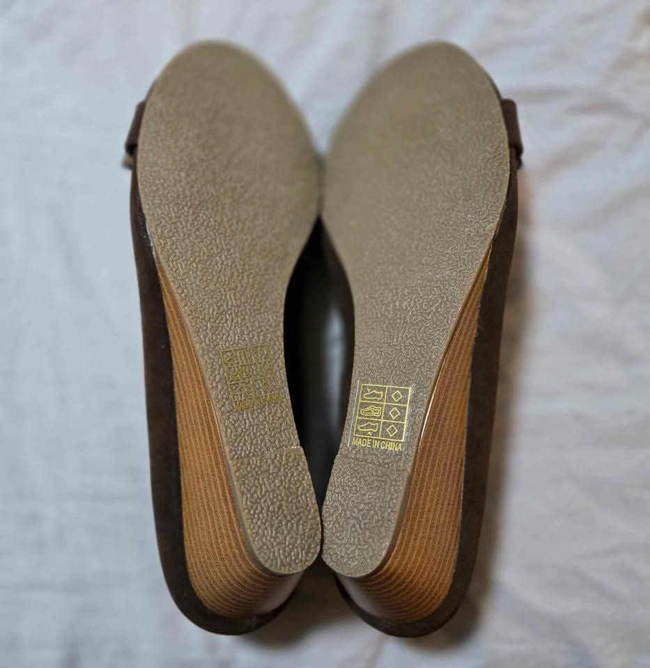 NEW!! Journee Collection Medium and Wide Width Women’s Comfort Graysn Brown – Si