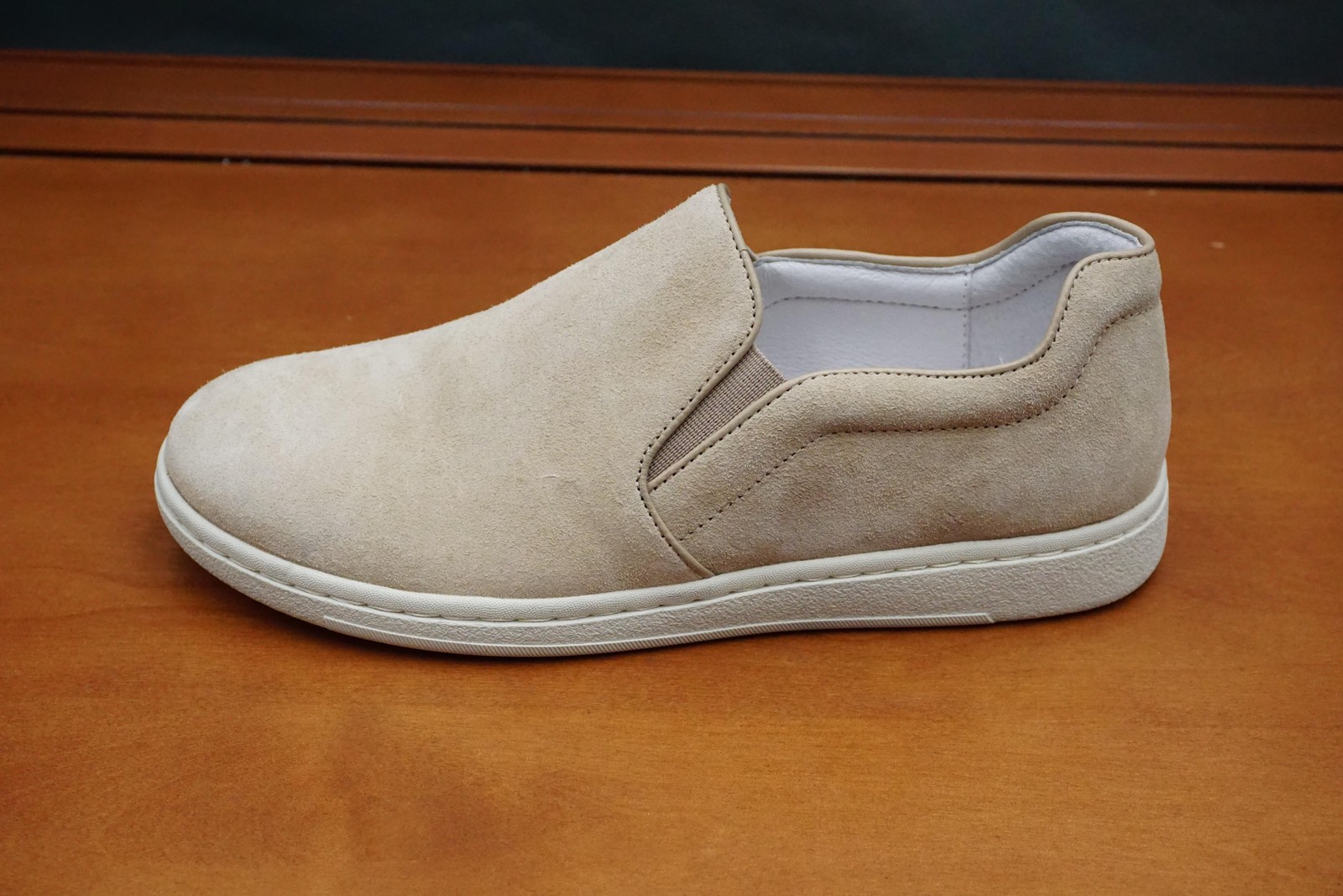 Söfft Sneakers Womens Size 7 US Beige Suede Slip On Casual Lined Cushioned Shoes