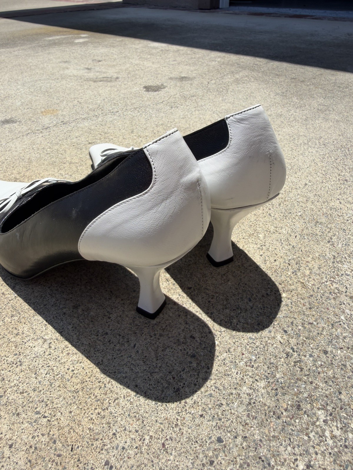Via Spiga Pumps Women’s Size 9 M Shoes Mules Kitty Heels Leather Black & White