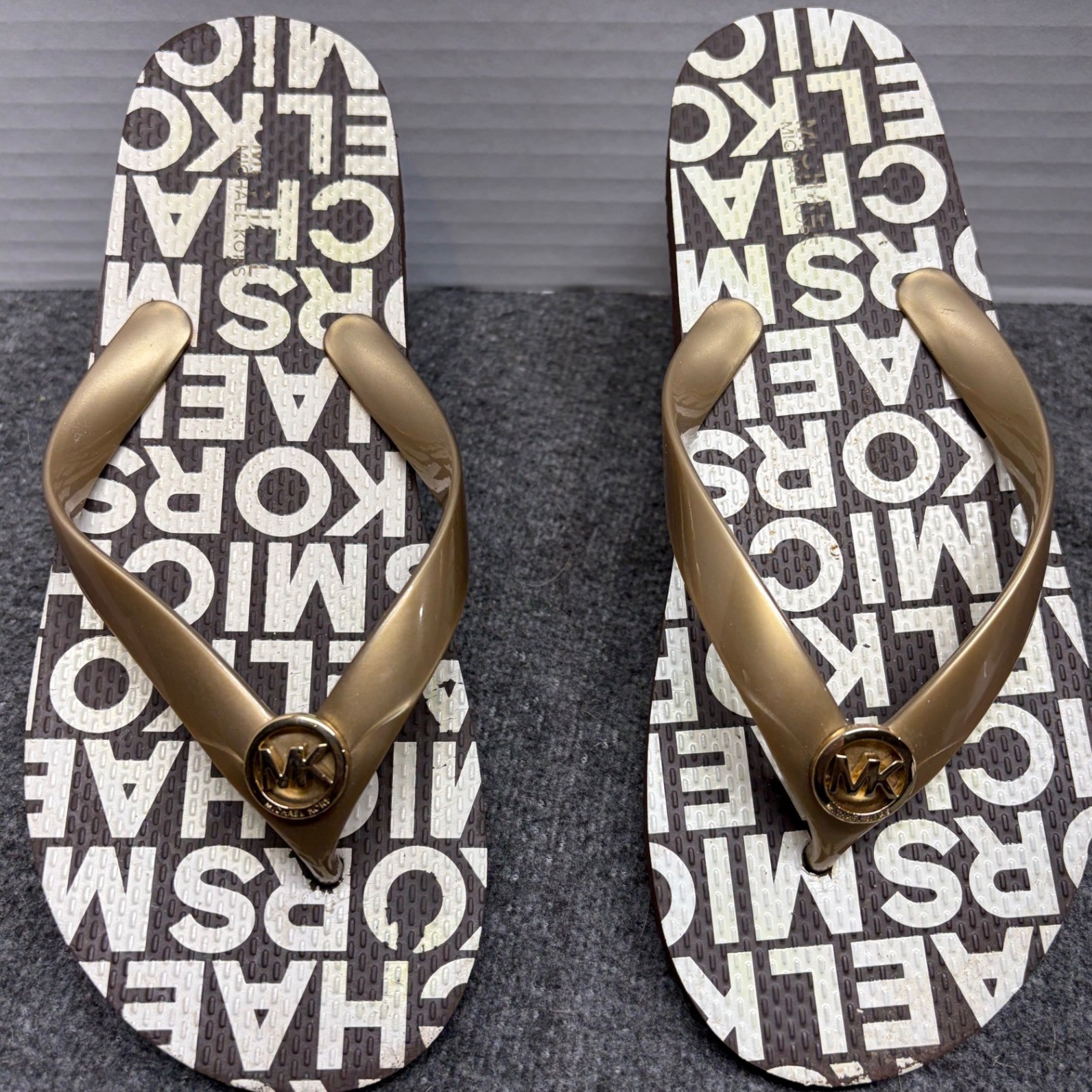 Michael Kors Womens Logo Print Flip Flop Sandals Gold Brown White Size 7