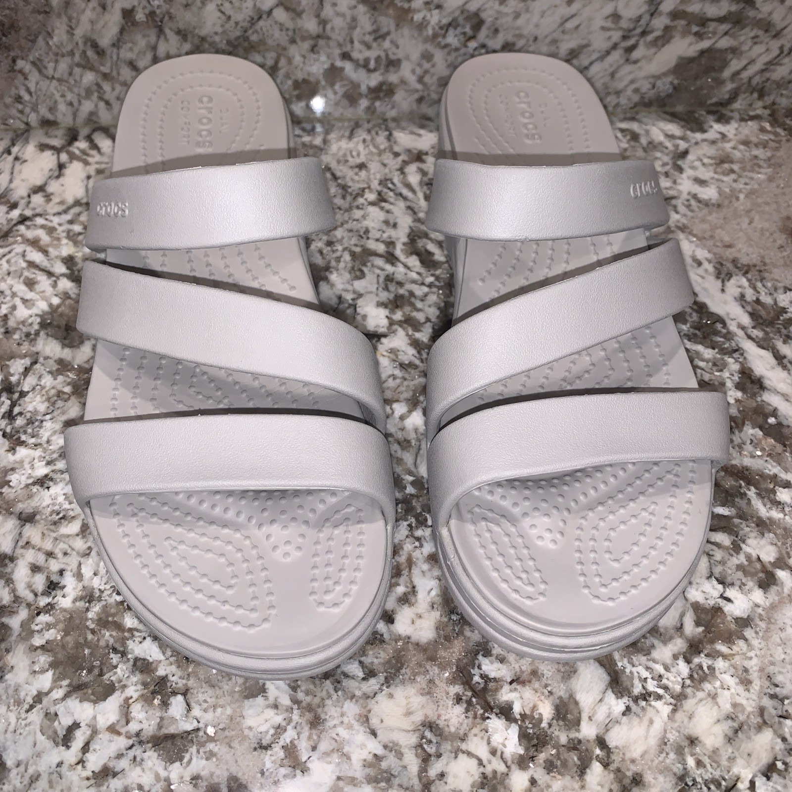 crocs womens 9 Beige Getaway Sandals Preowned