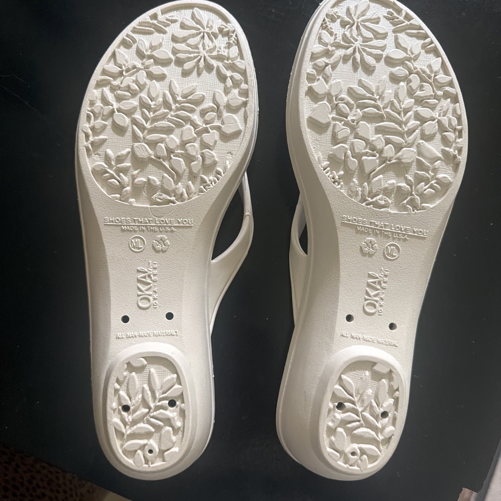 OKA­­·B Women’s Thong Sandals Comfort Shoes WHITE Size: MEDIUM/LARGE 2” heel