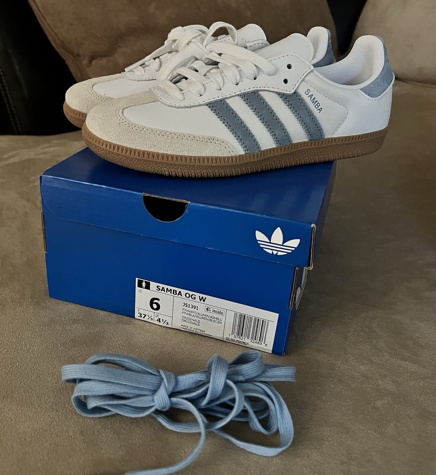 Women’s Size 6 Adidas Samba OG White Ash Blue Gum Sneakers Tennis Shoes SOLD OUT