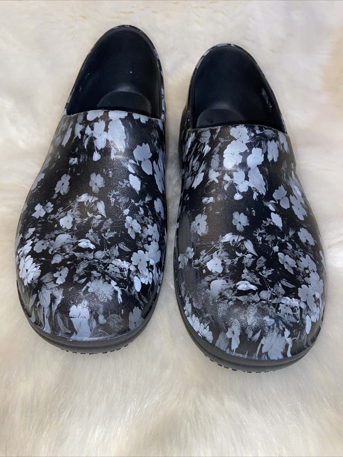 Crocs At Work Women’s 11 Neria Pro II Graphic Clogs Floral Slip On $59 READ