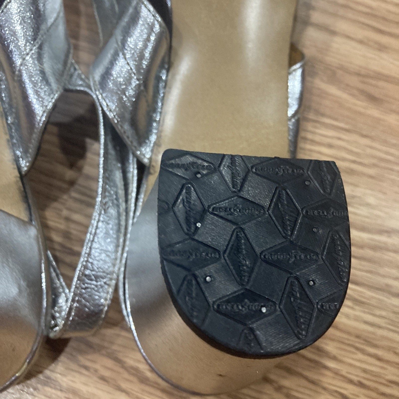 King’s Exquisite Footwear Scranton Faux Leather Silver Color Sandals Size 8.5