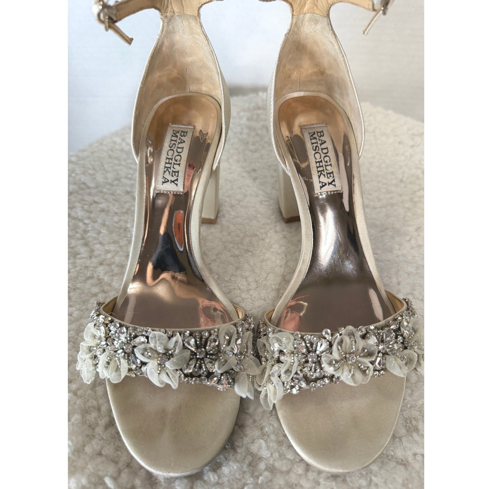 Badgley Mischka Finesse Ivory Satin Silver Crystal Ankle Strap Evening Shoes 6