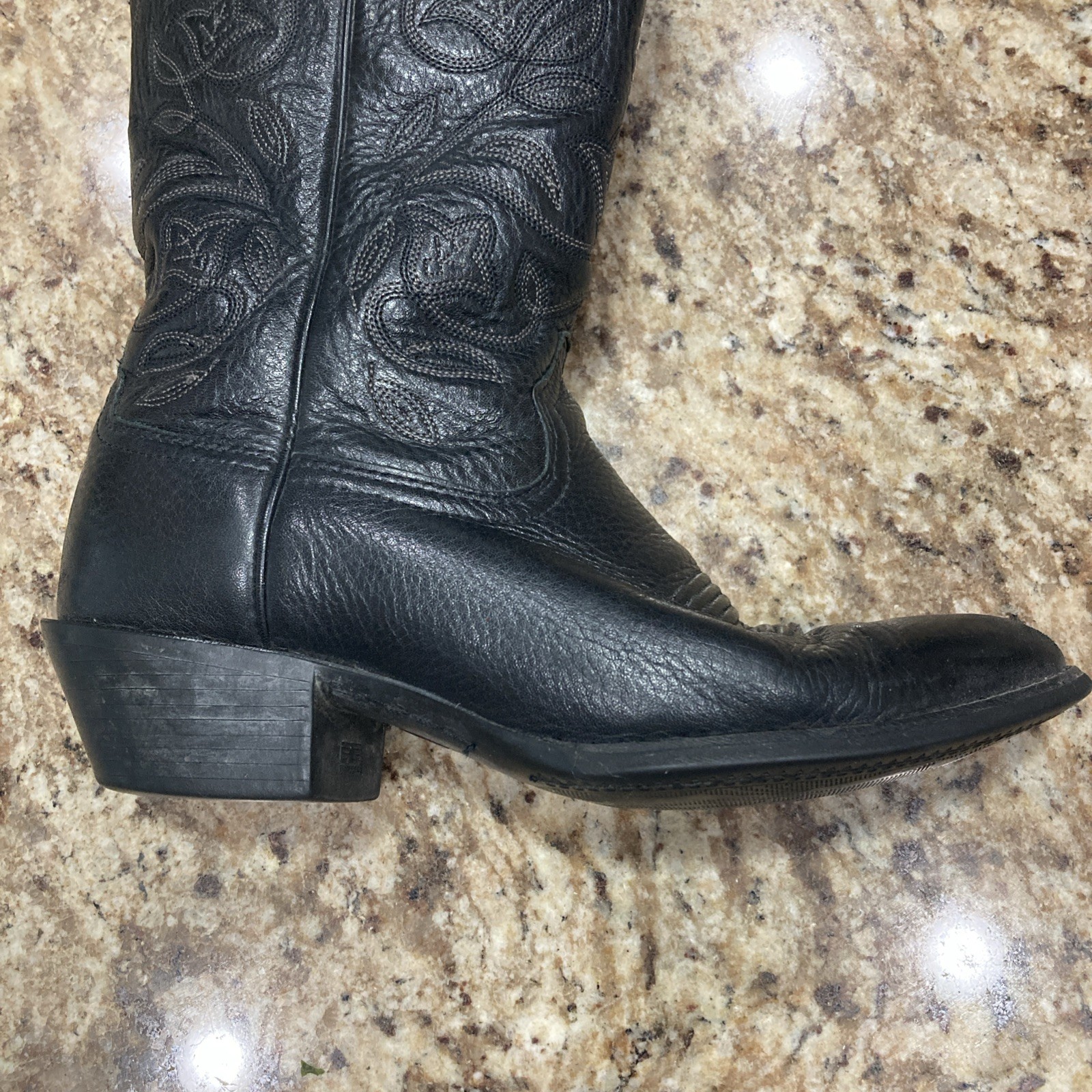 Ariat Woman’s Heritage R Toe Cowgirl Boots Black Leather Size 7.5C 10001037