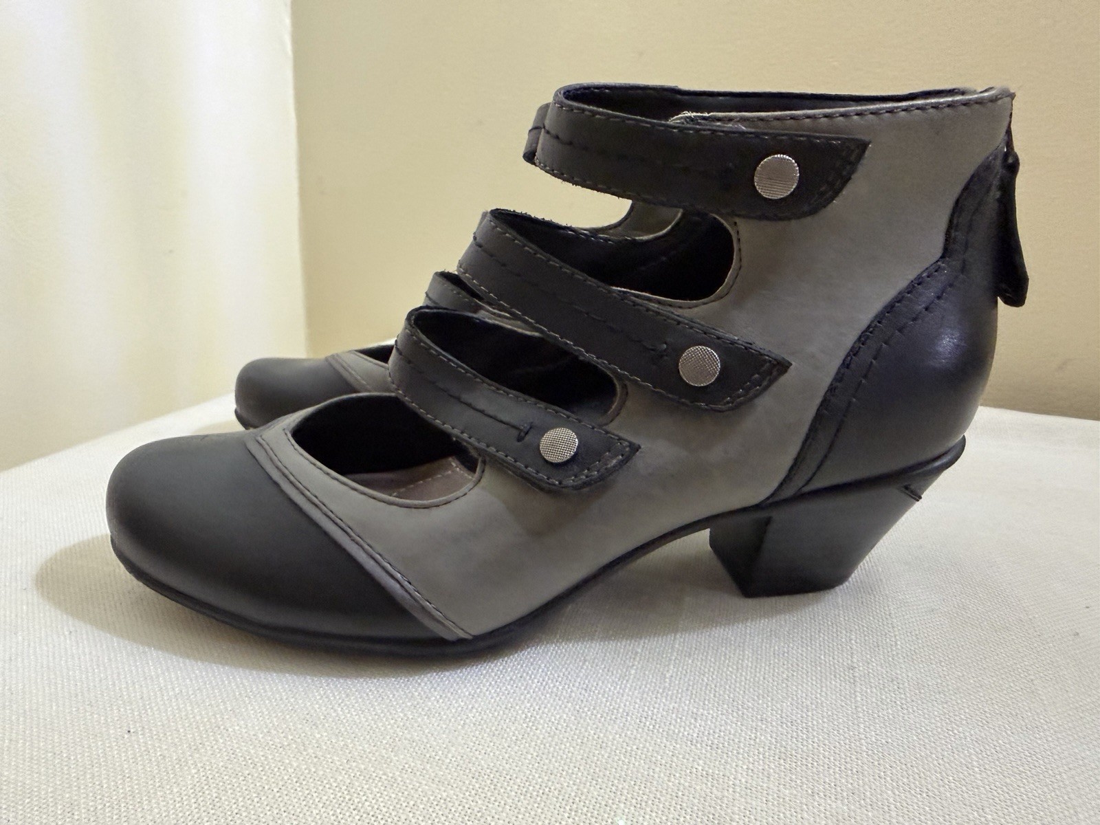Earth Serano Retro Artsy Strap Mary Jane Pumps Black Gray Leather Witchy Goth 7