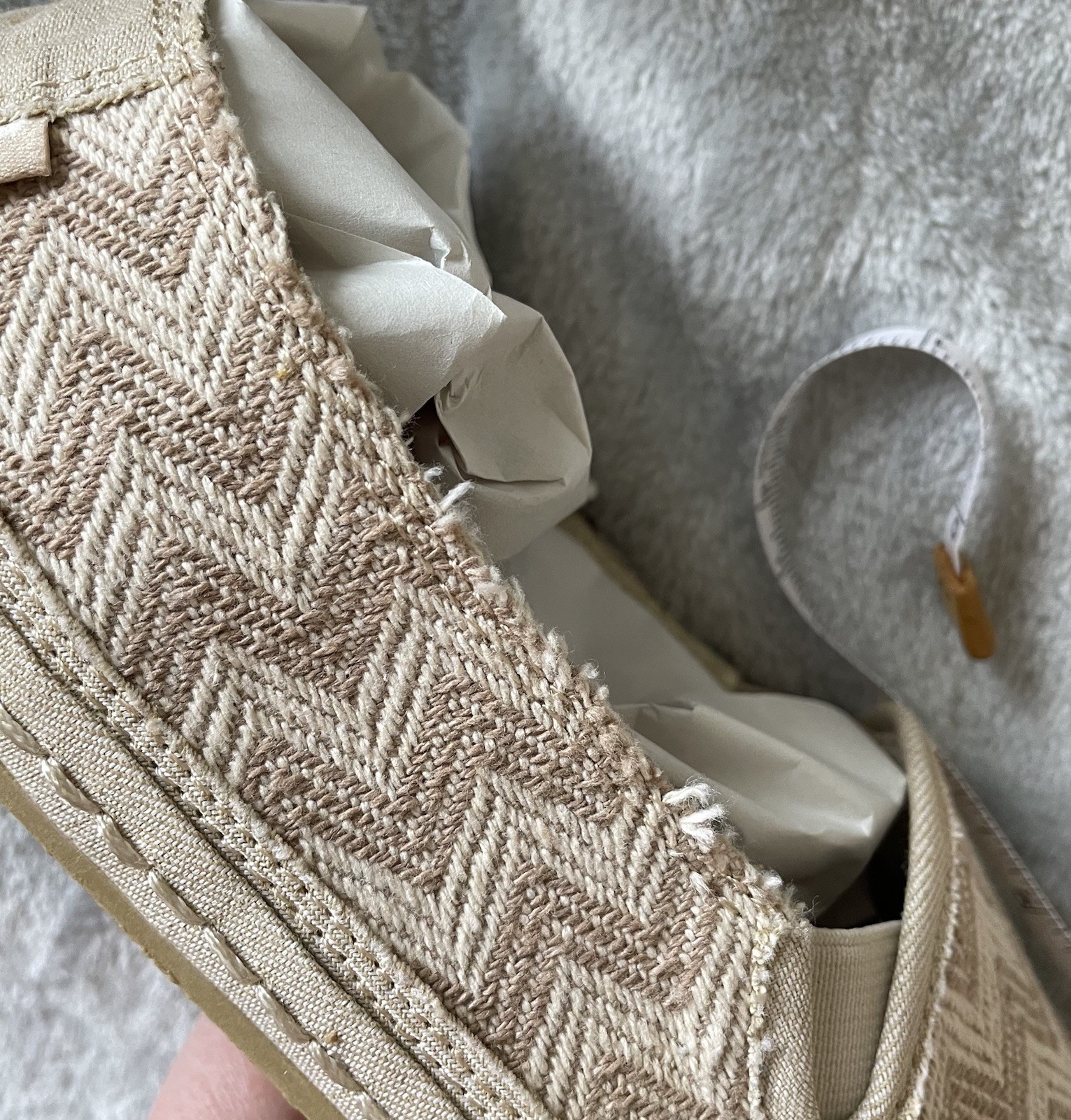 Rocket Dog Women’s Size 5 Chevron Canvas Slip On Sneakers Beige Casual Shoes