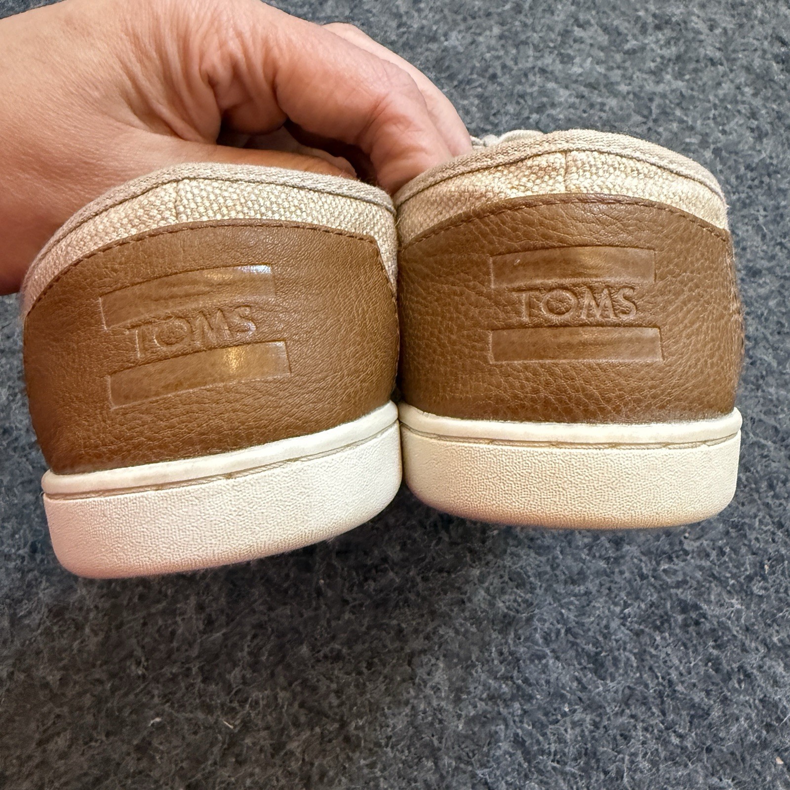 TOMS Del Rey Casual Sneaker Tan w Gold Sheen Leather Heels Women’s Sz 9