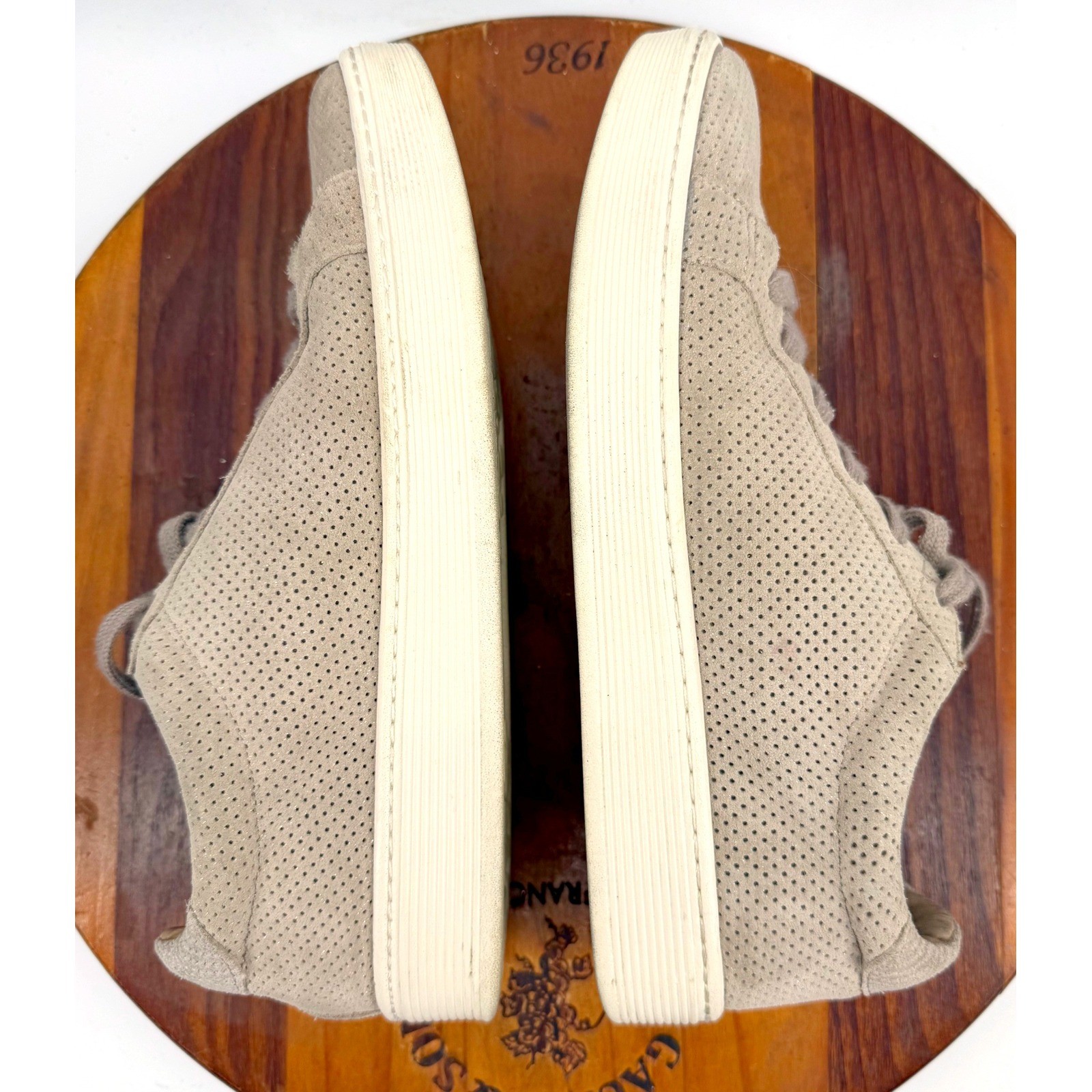 Sofft Somers Sneakers Womens 8 Perforated Suede Leather Lace Up Comfort Trending