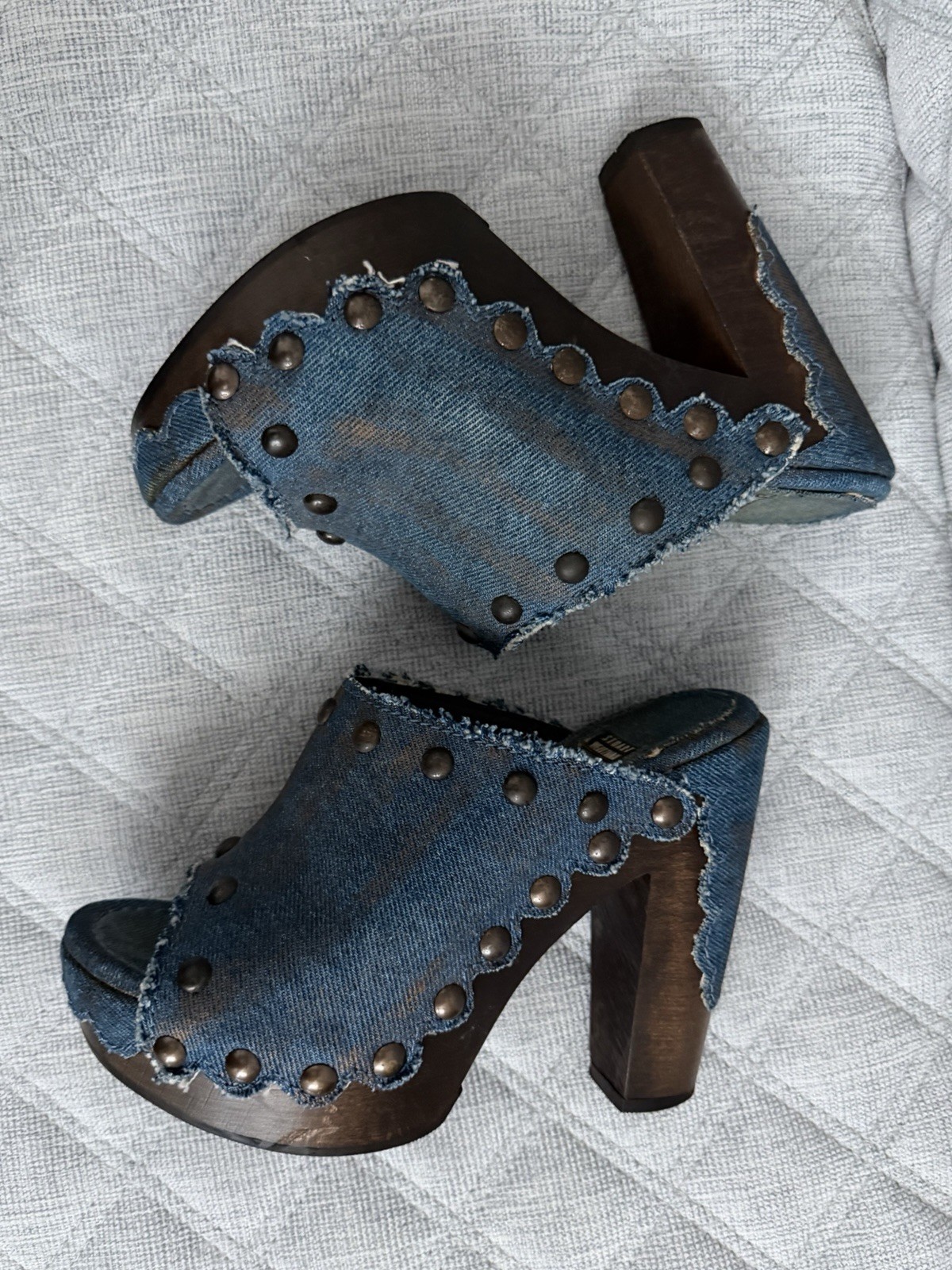 EUC Stuart Weitzman Pearl Studded Denim Blue Jean Slides OPEN TOE Wood Heels 6